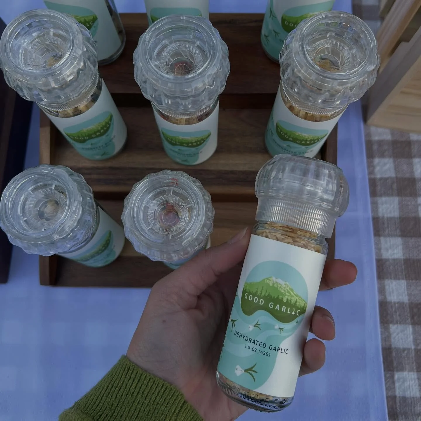 Our garlic grinder is the small gift that makes a big difference in every kitchen! Perfect for stockings, dinner hosts, and anyone who loves a little fresh flavor. 🎁