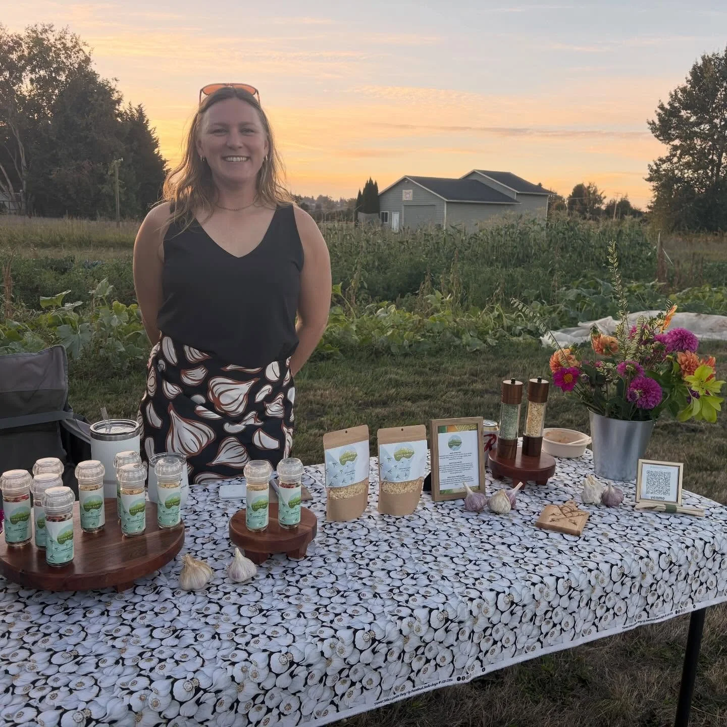 Missing the long summer evenings selling garlic straight from the source 🌾 but winter market season is here! 

Catch me slingin&rsquo; garlic: 
✨ This Saturday 12/6 @delightfulmkt 11am-3pm
✨ Next Thursday 12/11 @puyallupnightmarket 5pm-8:30pm

Shop 