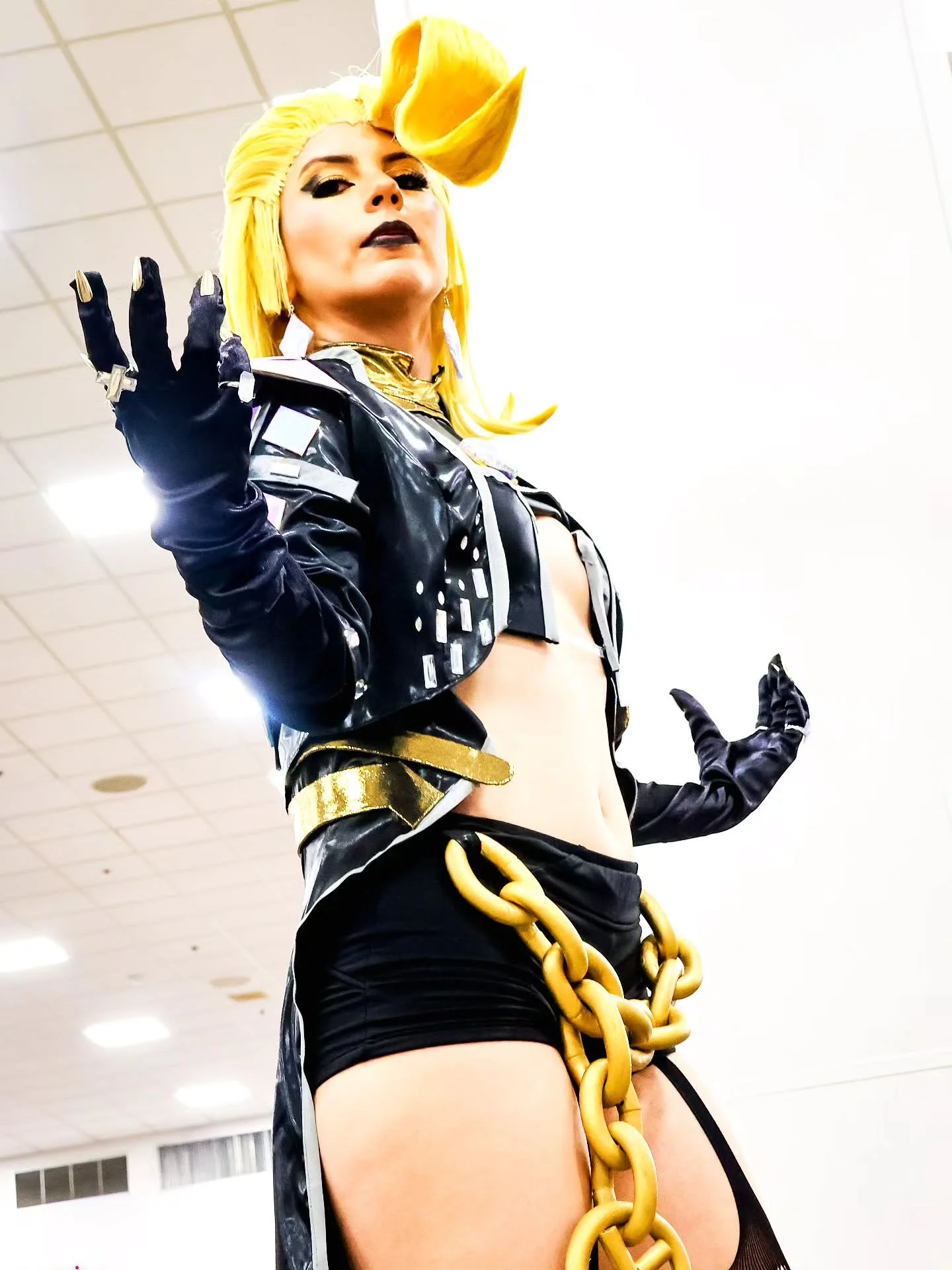 Kneeling before @kradesor_cosplay in their Emma Frost cosplay helped bring out this awesome shot at @ecchiexpo 

#ecchiexpo #ecchiexpoorlando2025 #sleepingkumaphotography #sleepingkumapics #marvelcomics #marvelrivals #emmafrost #emmafrostcosplay