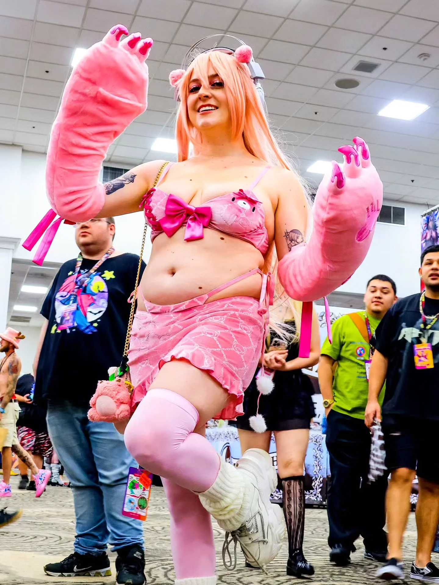 Not so gloomy when I saw @pixiekawaiii walking around as an adorable Gloomy Bear. It was adorable to see and the design was really awesome for @ecchiexpo 

#ecchiexpo #ecchiexpoorlando2025 #gloomybear #sleepingkumapixs #sleepingkumaphotography #cospl
