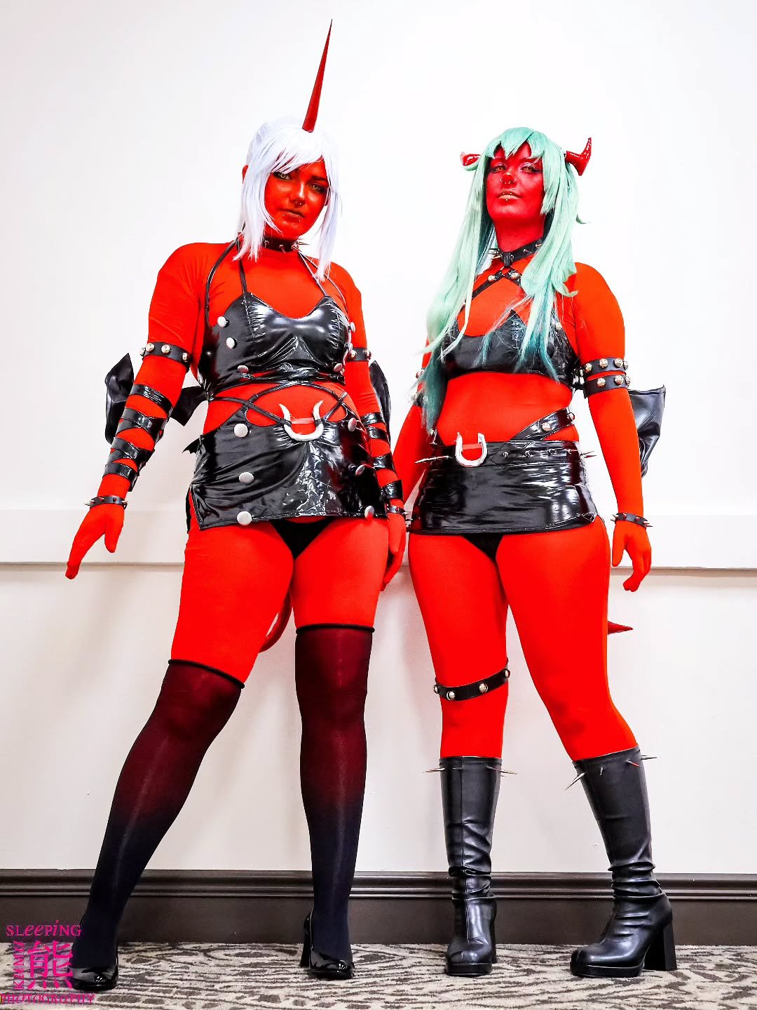 Two of my favorite devils roaming around @ecchiexpo in their full demonic forms. It was great meeting @gutzercos as Scanty and @quiniico as Kneesocks. Loved the poses and style they went with. 

#ecchiexpo #ecchiexpoorlando2025 #sleepingkumaphotograp