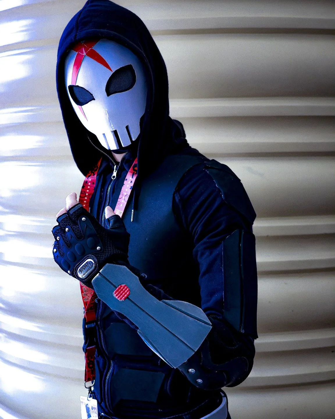 Wondering around @megaconorlando on Friday, i got to see this Red X. With the lighting, I thought this edit came out great for it. 

#cosplayphotography #megaconorlando #sleepingkumaphotography #teentitans #redxcosplay