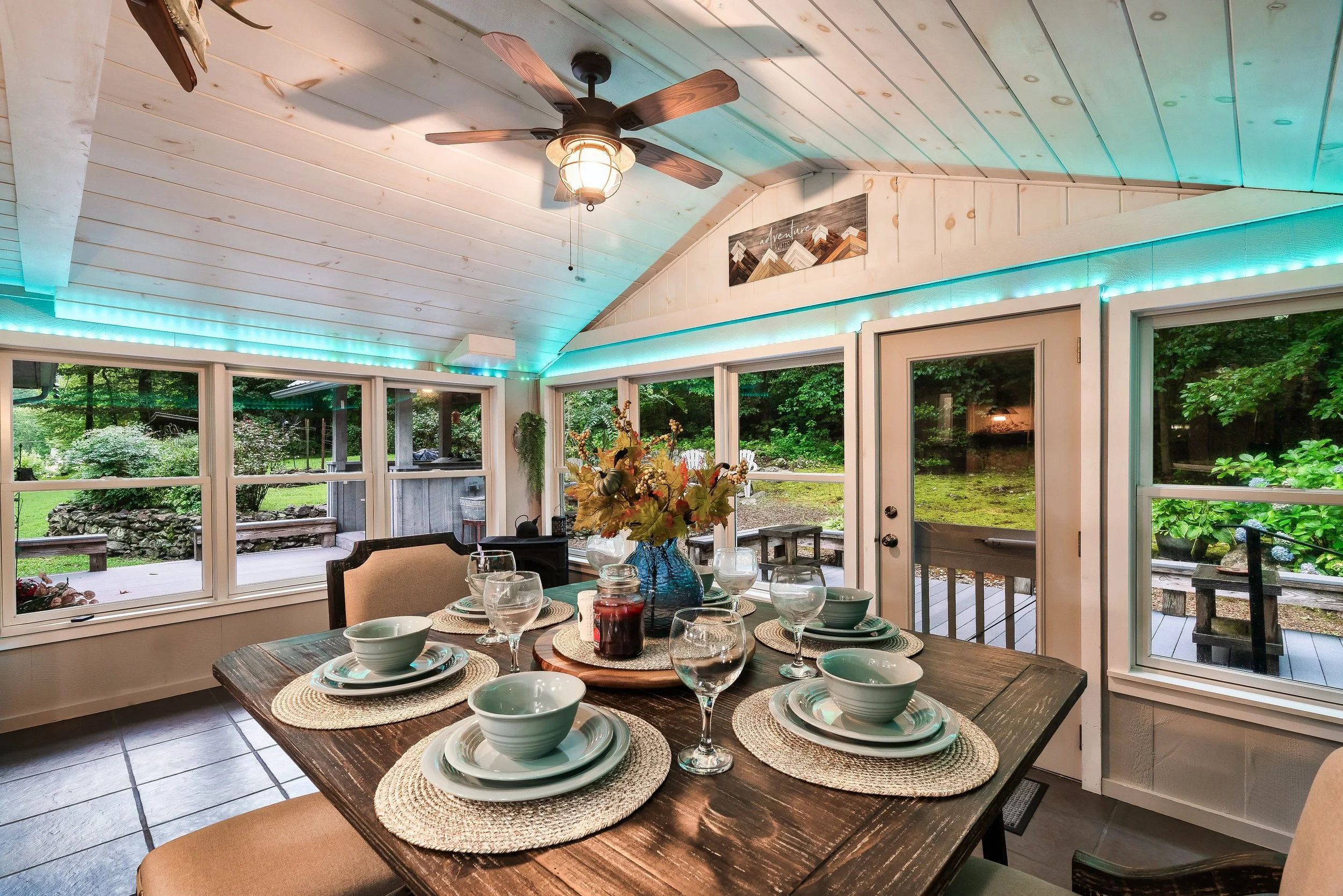 Sun Room/Dining Area- Peace In The Valley.jpeg