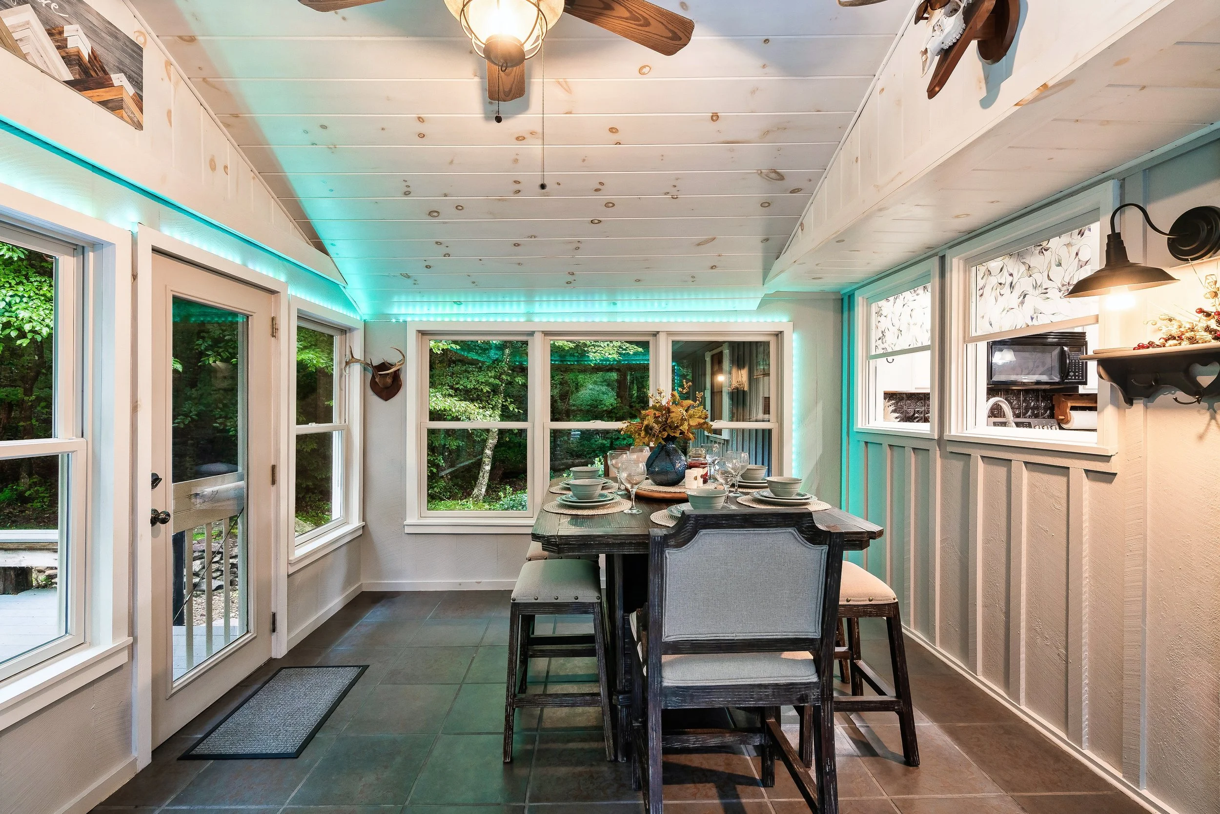Sun Room/Dining Area- Peace In The Valley.jpeg