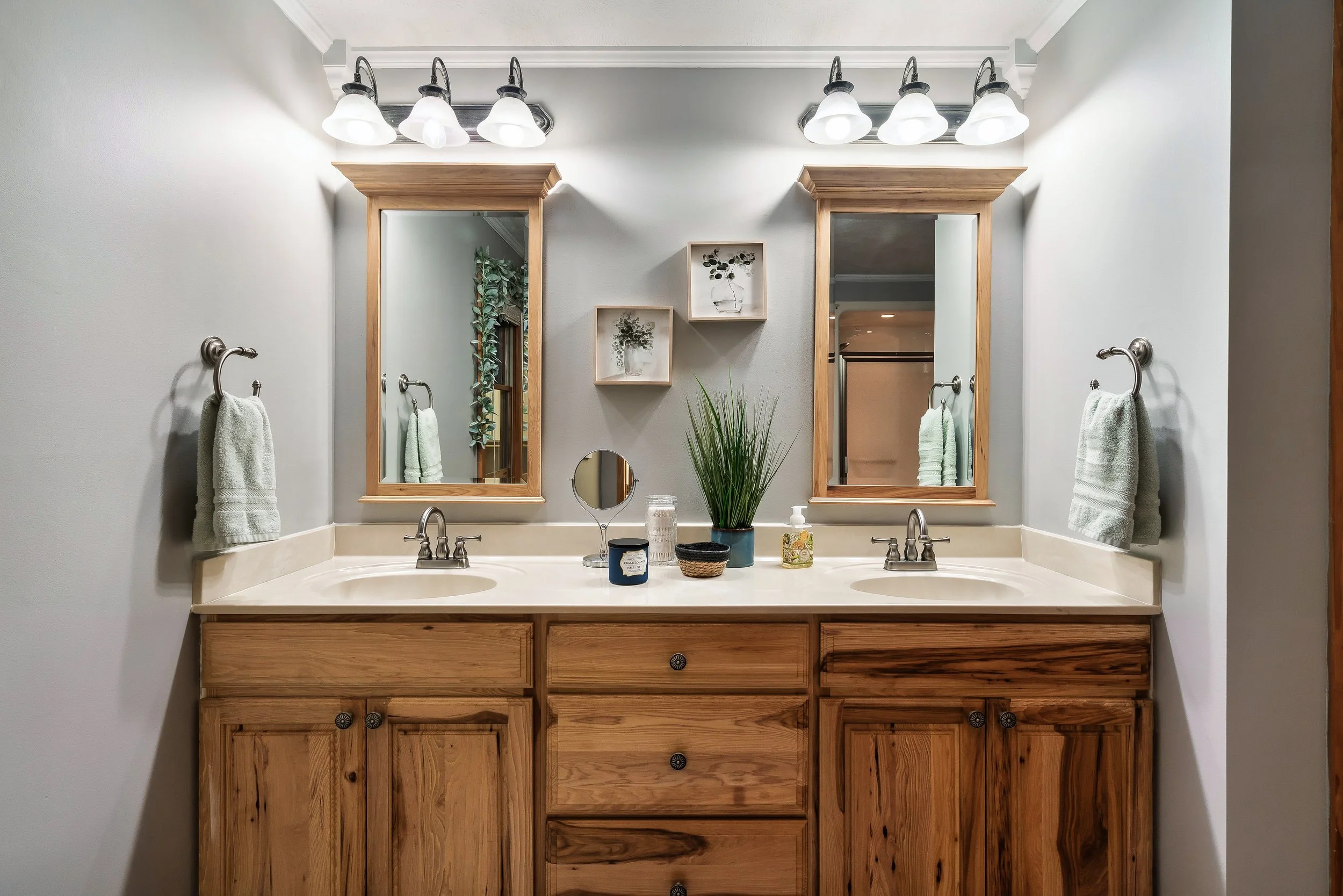 Bathroom 2- Peace In The Valley.jpeg