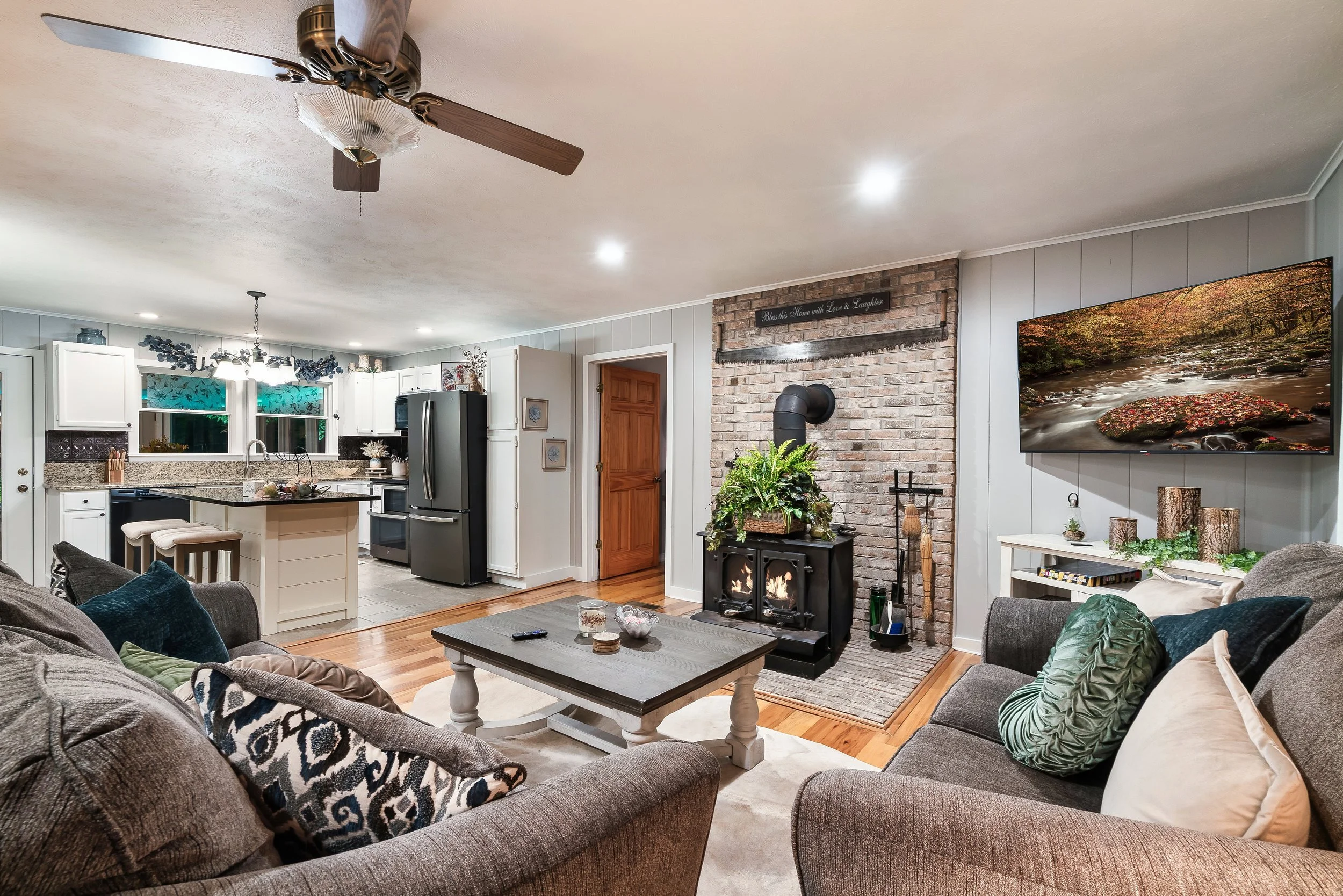Living Room and Kitchen- Peace In The Valley.jpeg