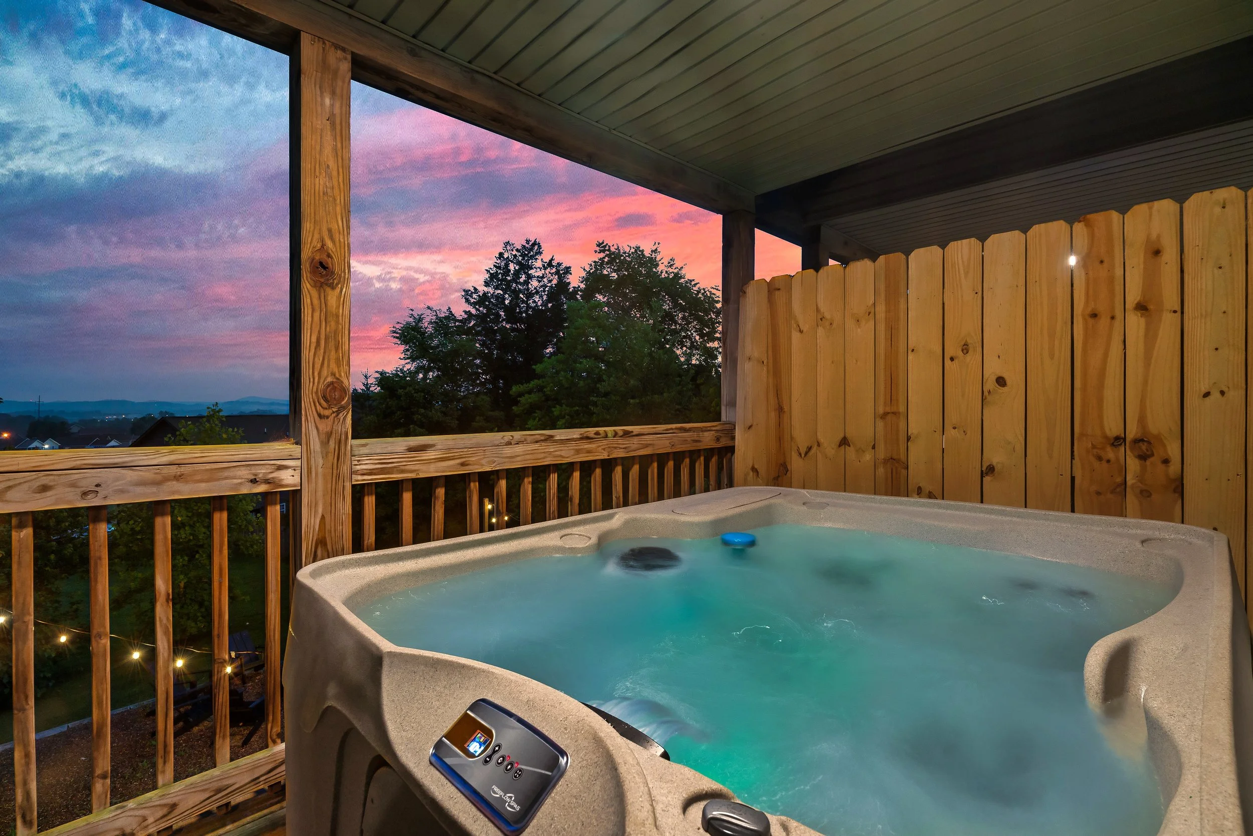 Hot Tub- Twin Smoky Lodge.jpeg