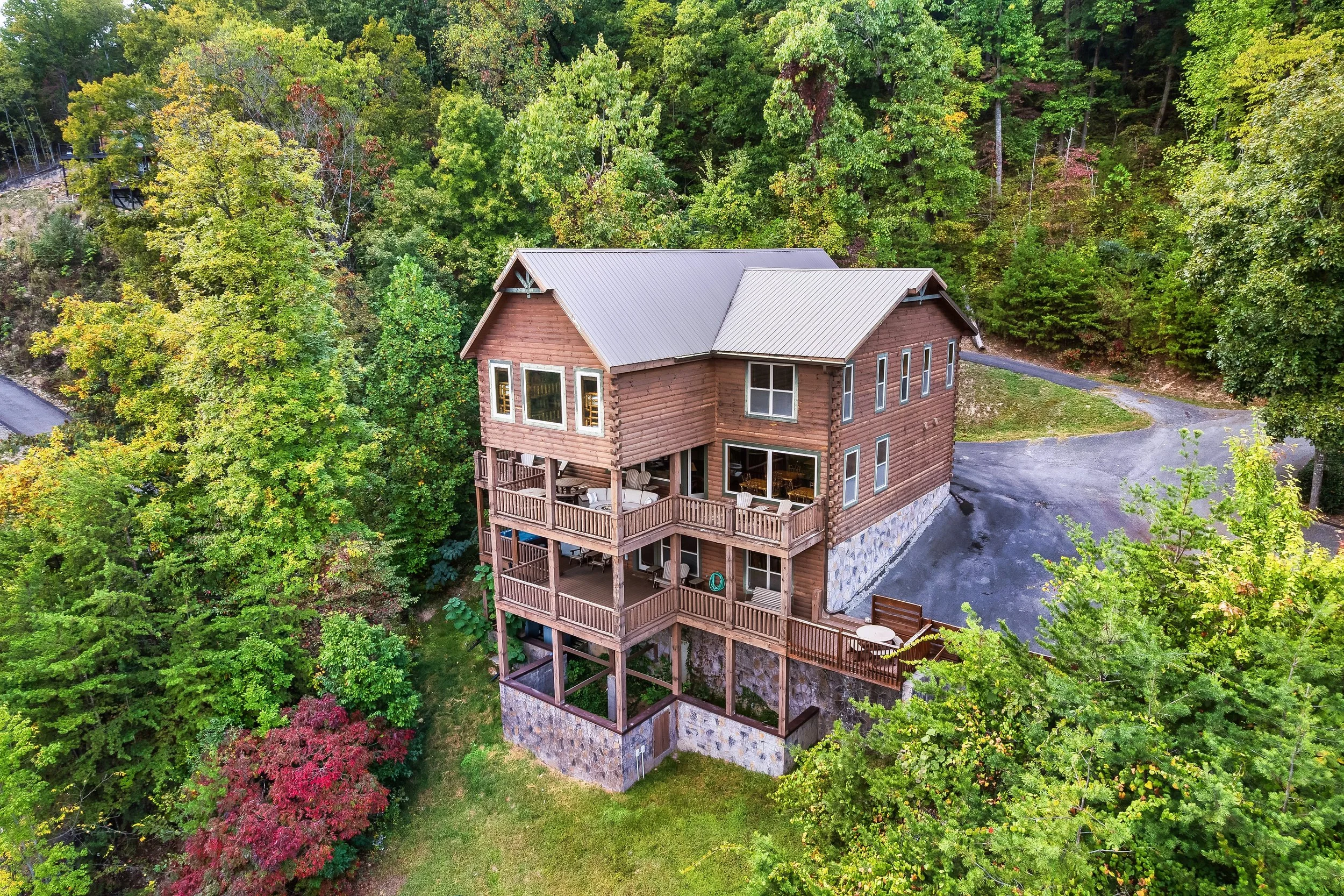 Outside- Mountain Golf Lodge.jpeg