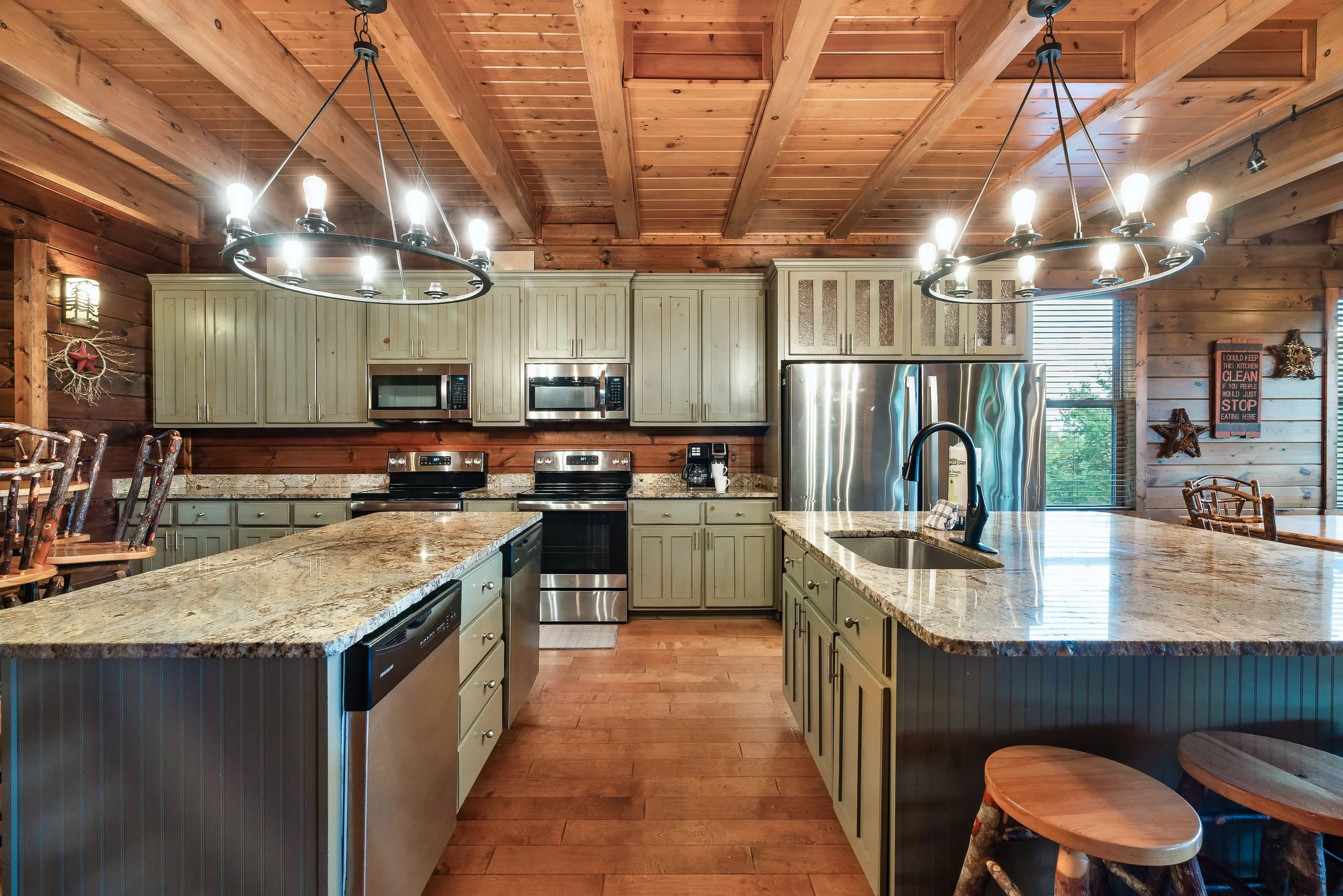 Kitchen- Mountain Golf Lodge.jpeg