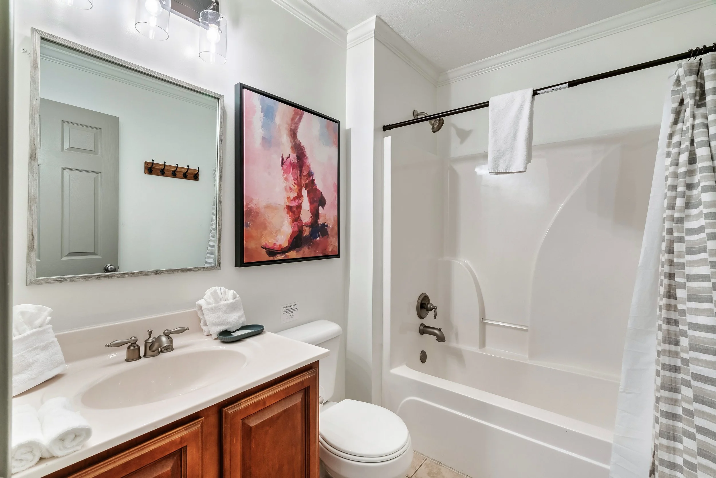 Bathroom 2- Twin Smoky Lodge.jpeg