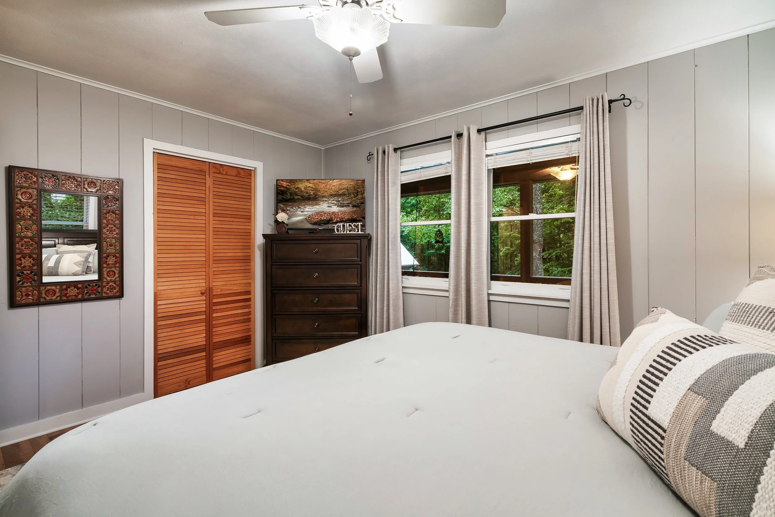 Bedroom 2- Peace In The Valley.jpeg