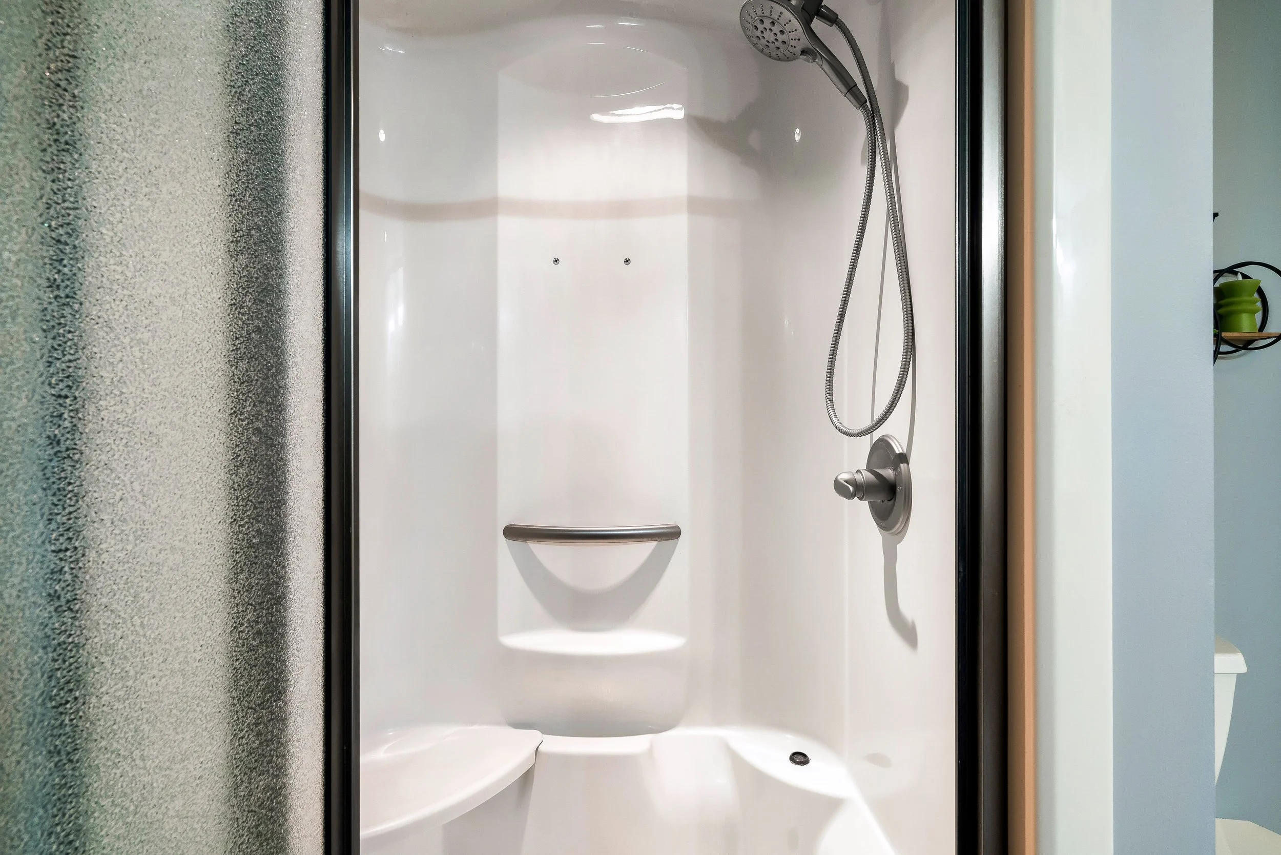 Bathroom 2- Peace In The Valley.jpeg