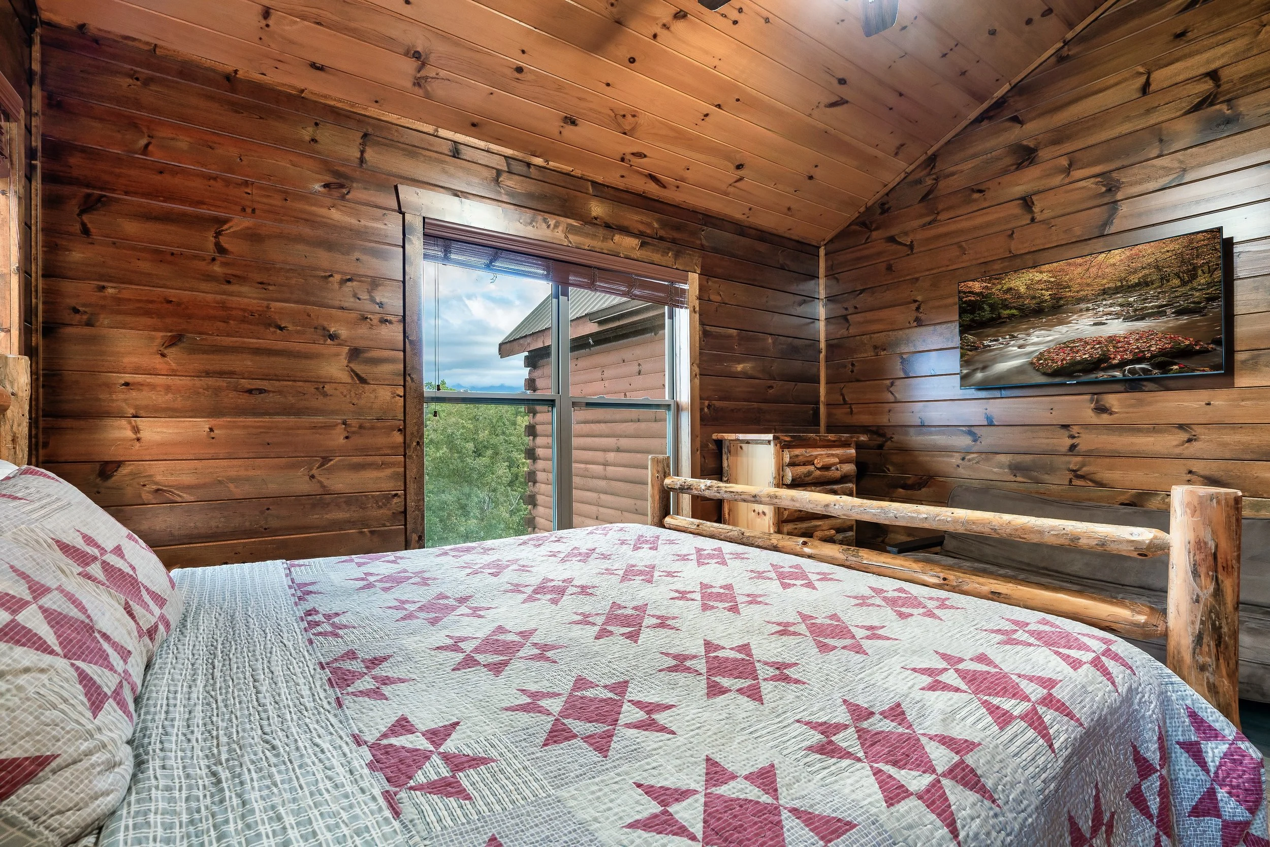 Bedroom 3- Mountain Golf Lodge.jpeg