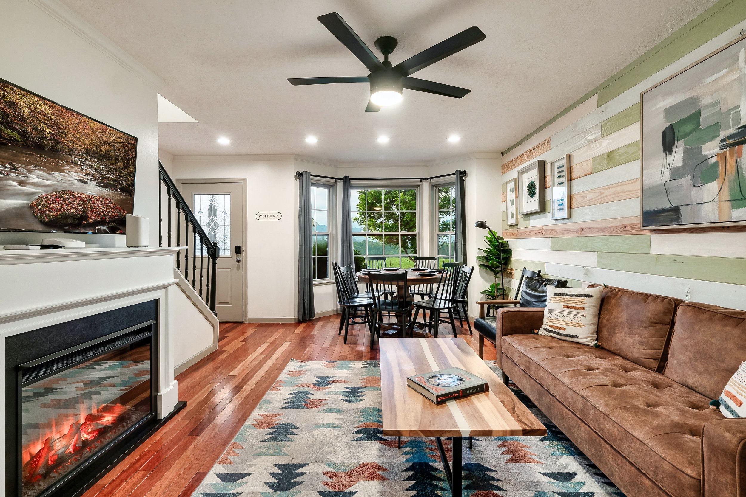 Living and Dining Room- Twin Smoky Lodge.jpeg