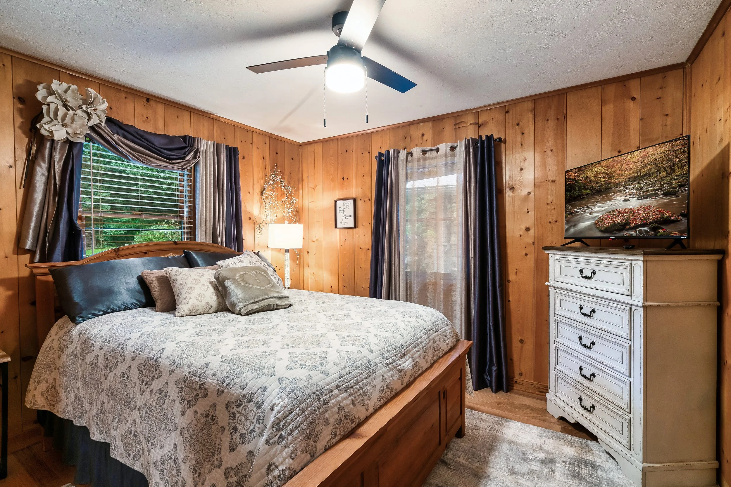 Bedroom 1- Peace In The Valley.jpeg