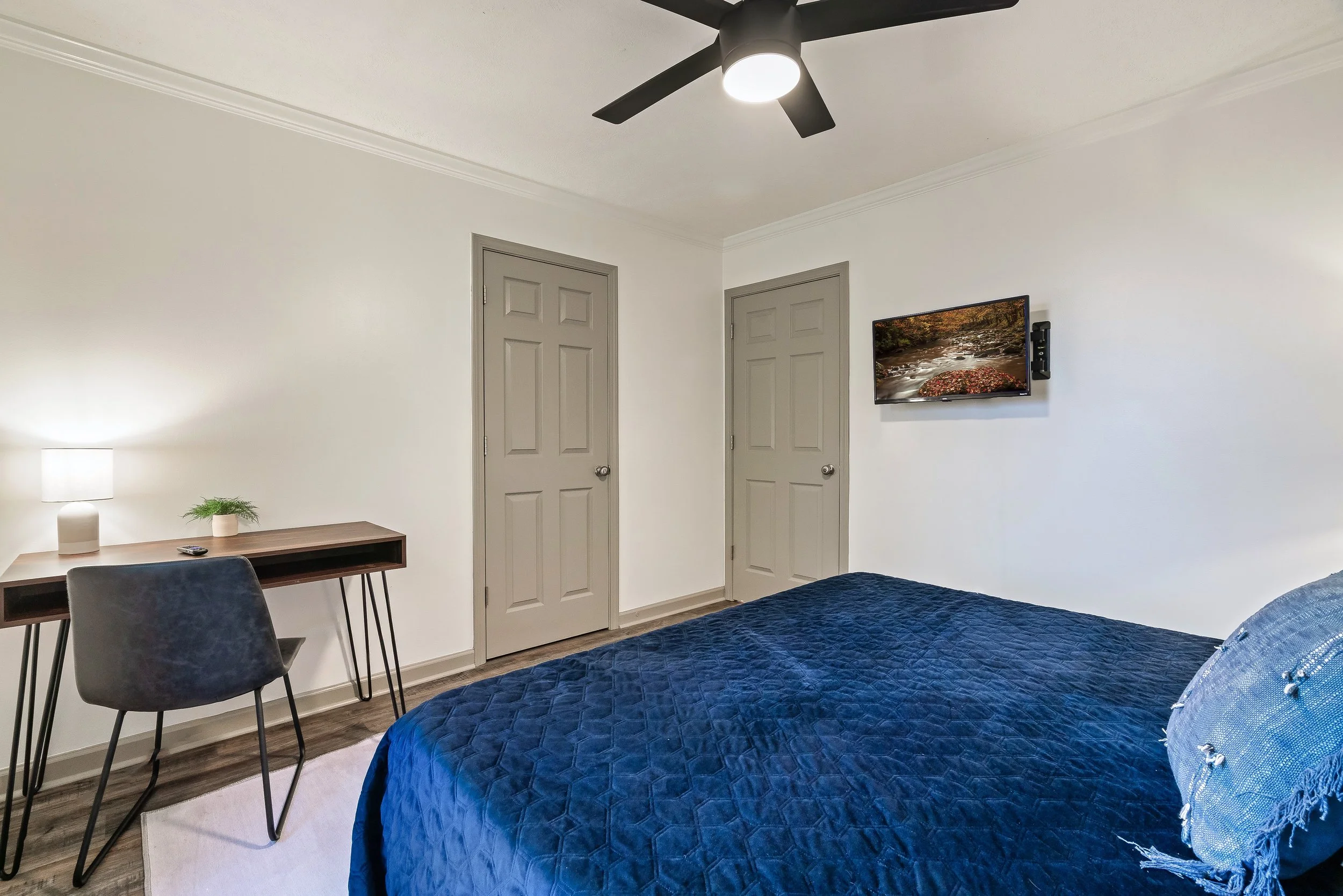 Bedroom 3 Upper Level- Twin Smoky Lodge.jpeg