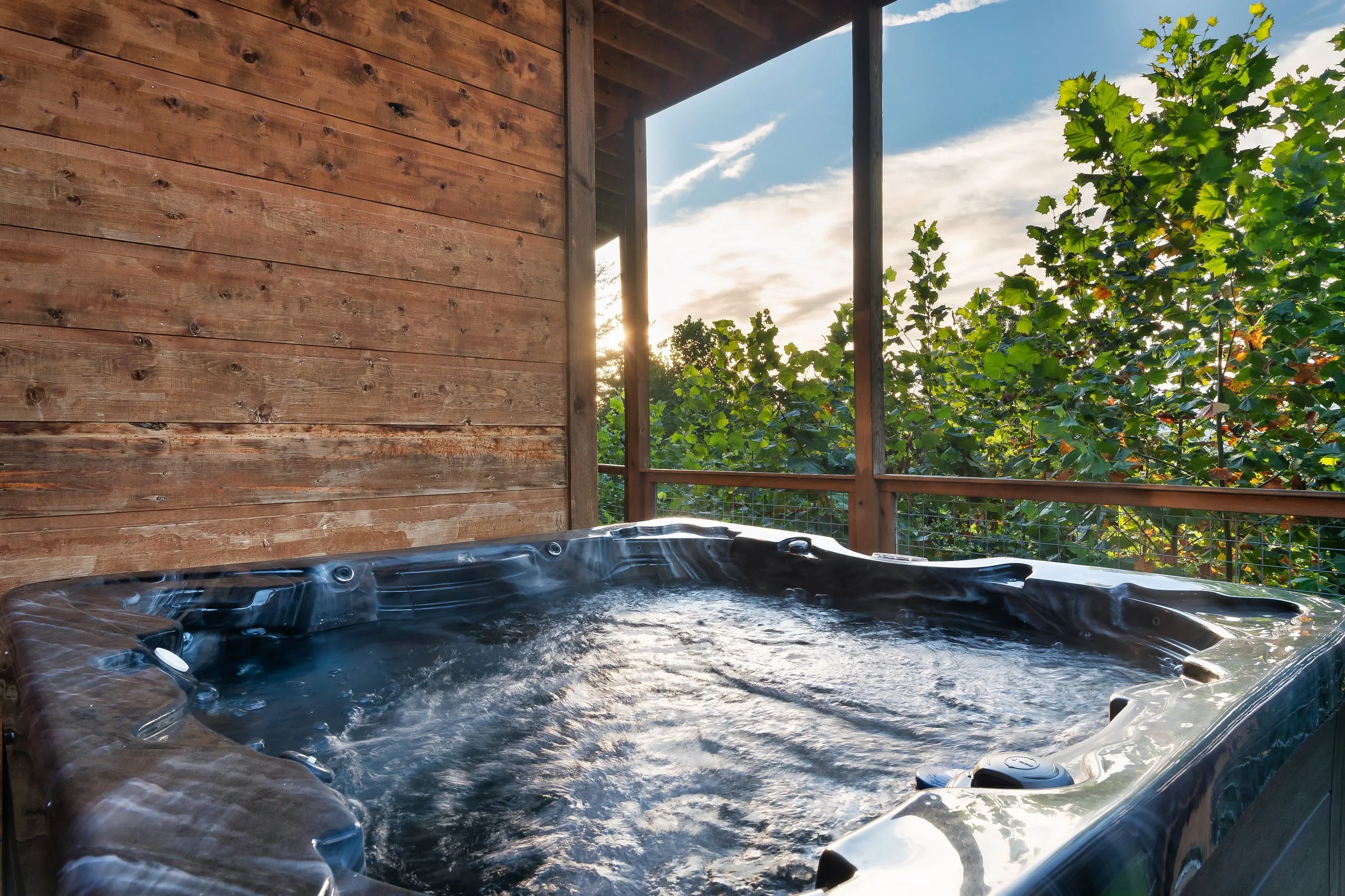 Hot Tub- Sky River Lodge.jpeg