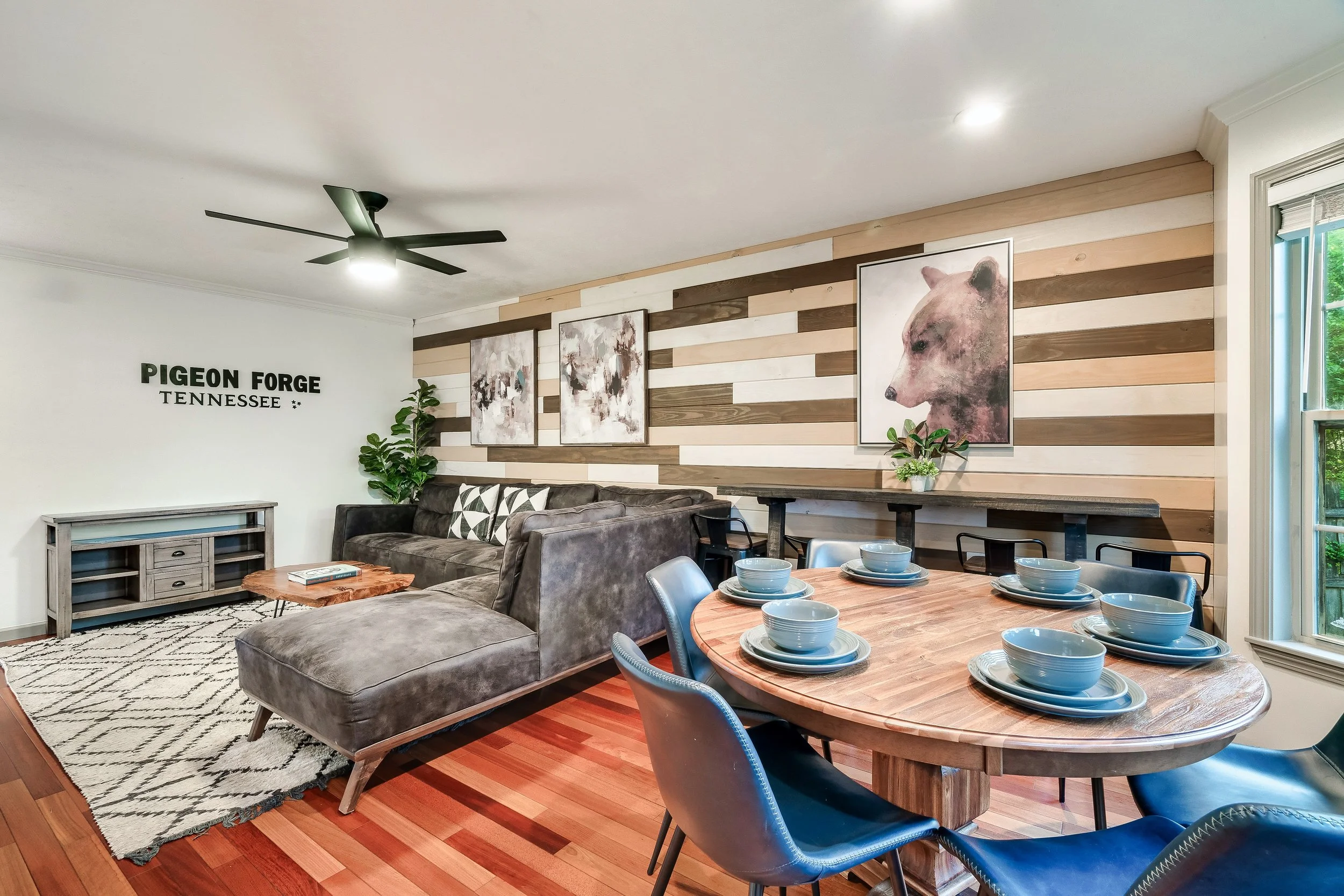 Dining and Living Room- Twin Smoky Lodge.jpeg