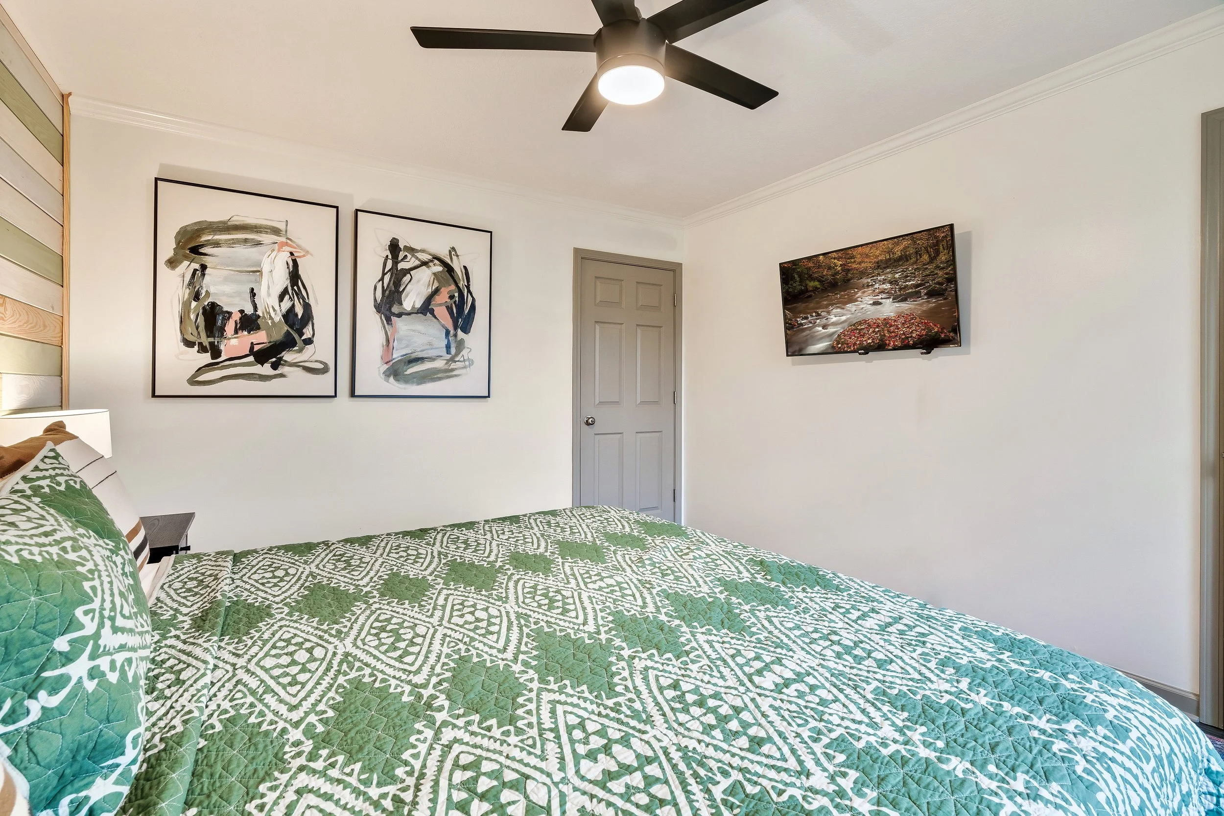 Bedroom 4 Upper Level- Twin Smoky Lodge.jpeg