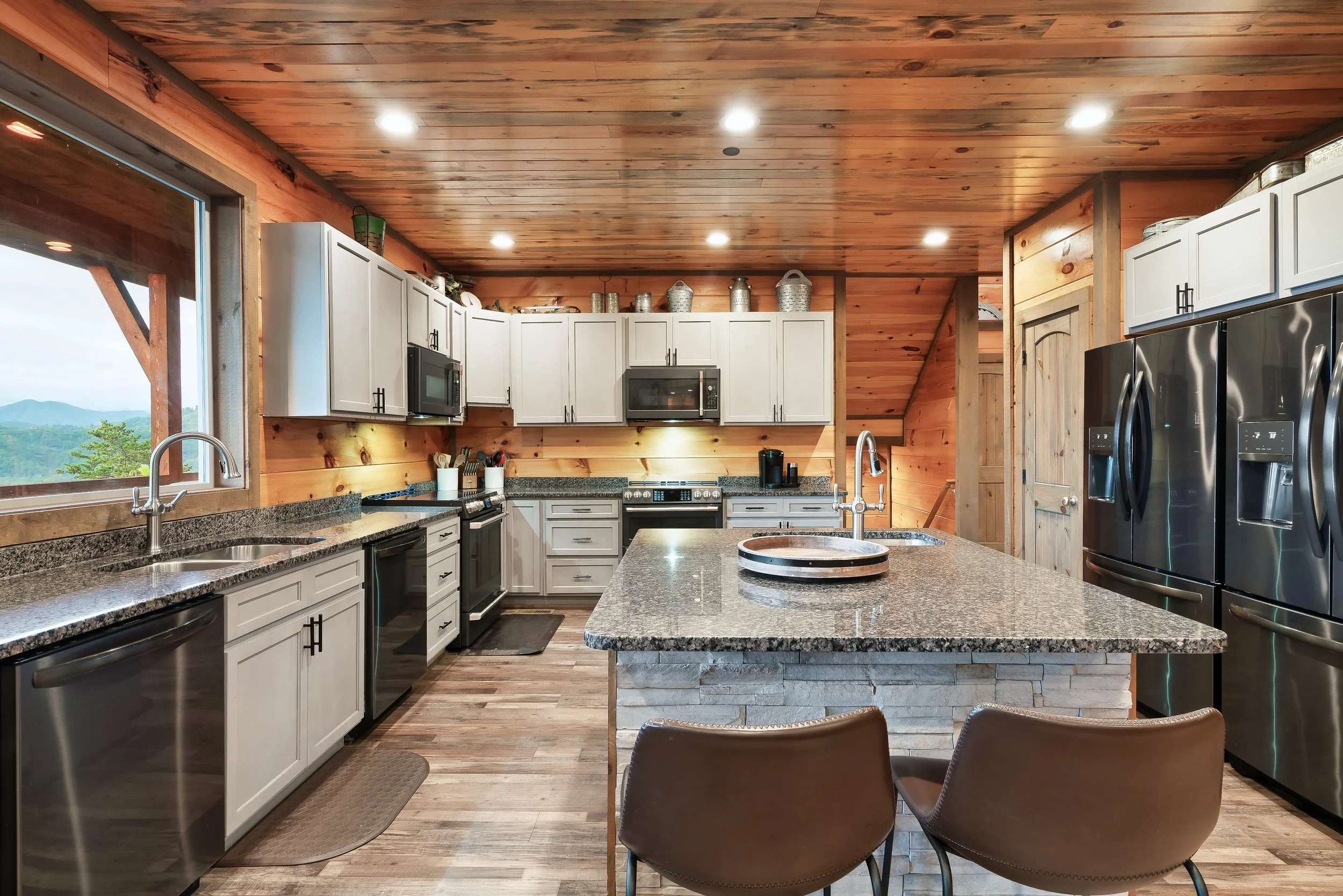 Kitchen- Sky River Lodge.jpeg