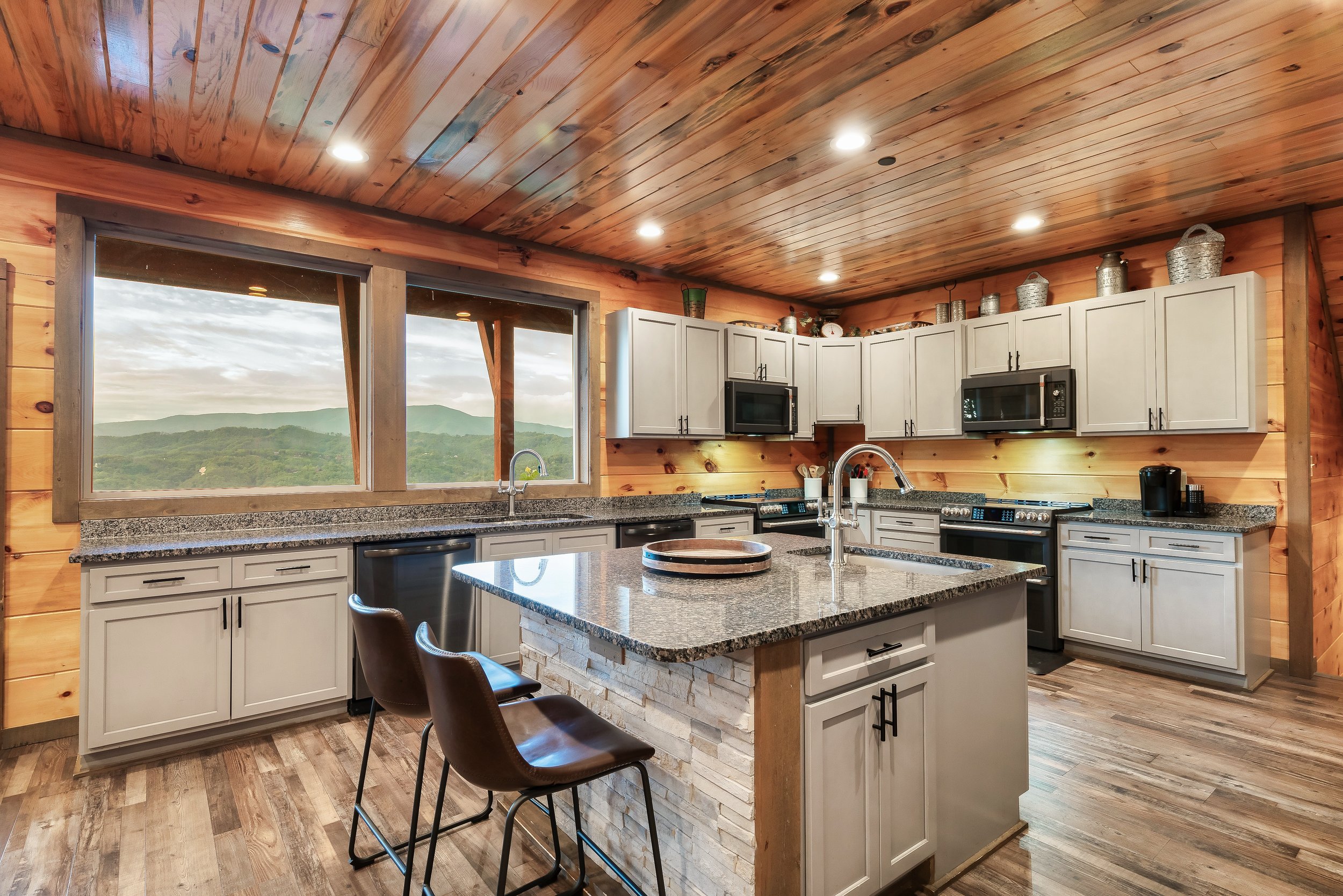 Kitchen- Sky River Lodge.jpeg