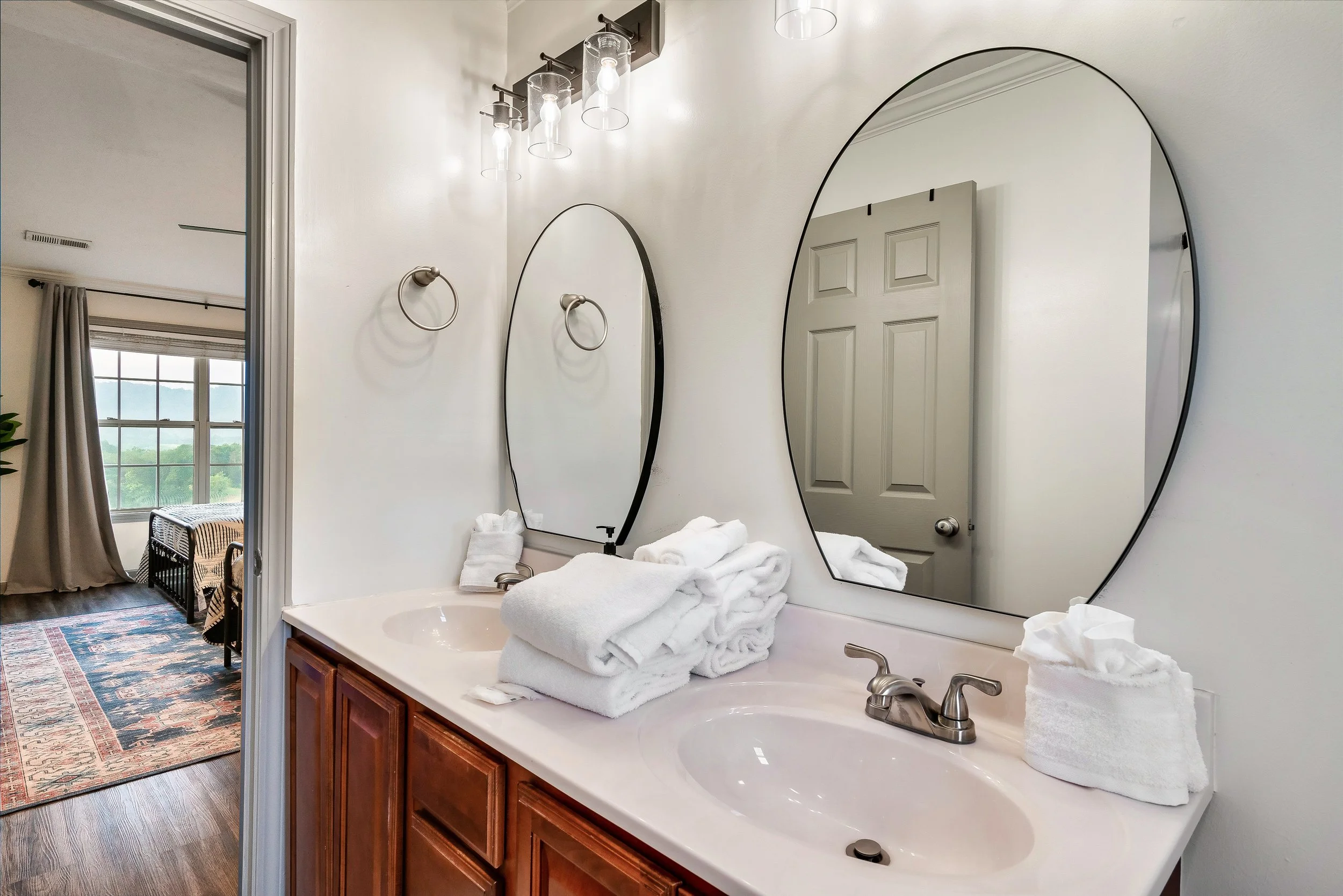 Bathroom 2- Twin Smoky Lodge.jpeg