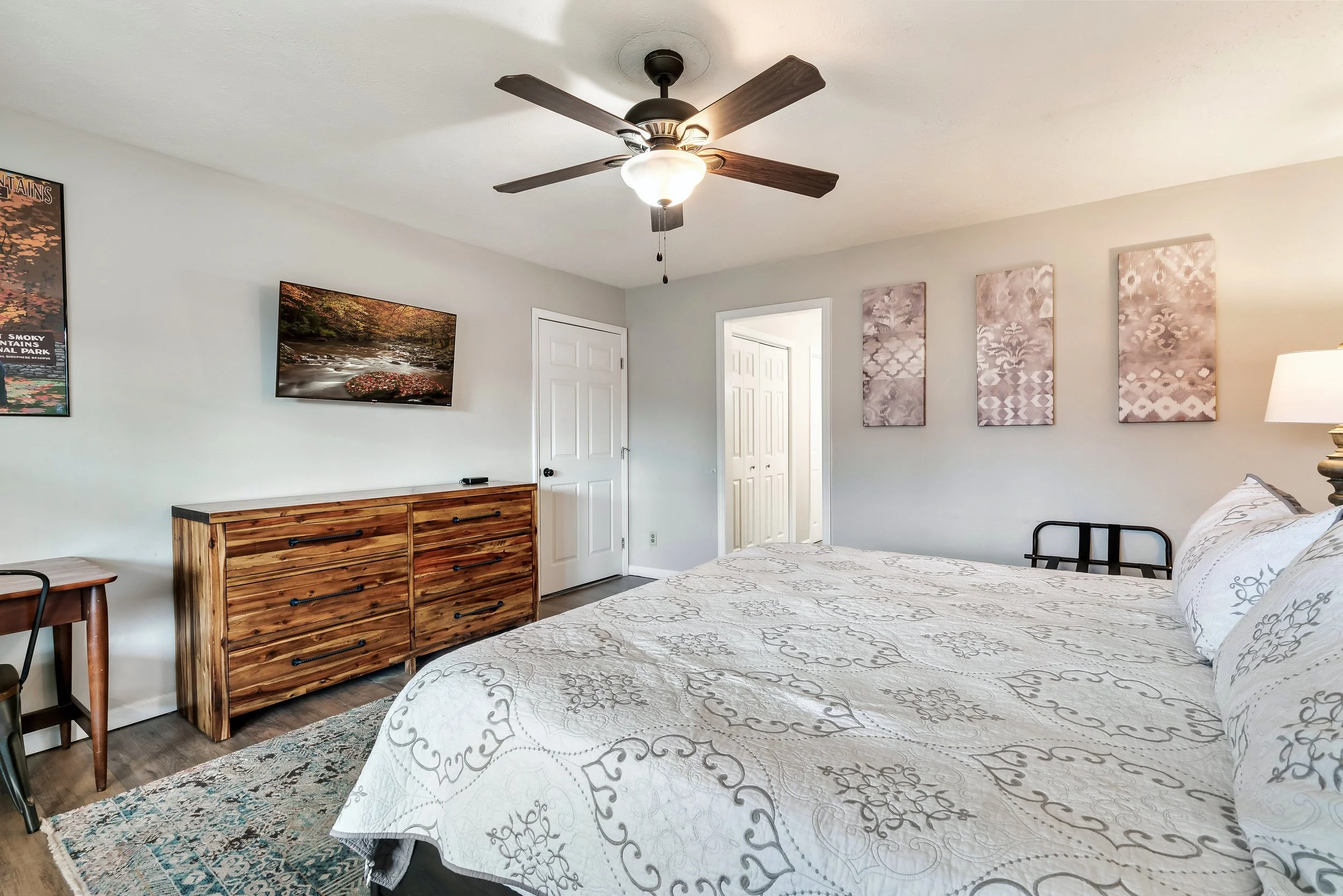 Main Cabin Bedroom 1- Wears Cove.jpeg