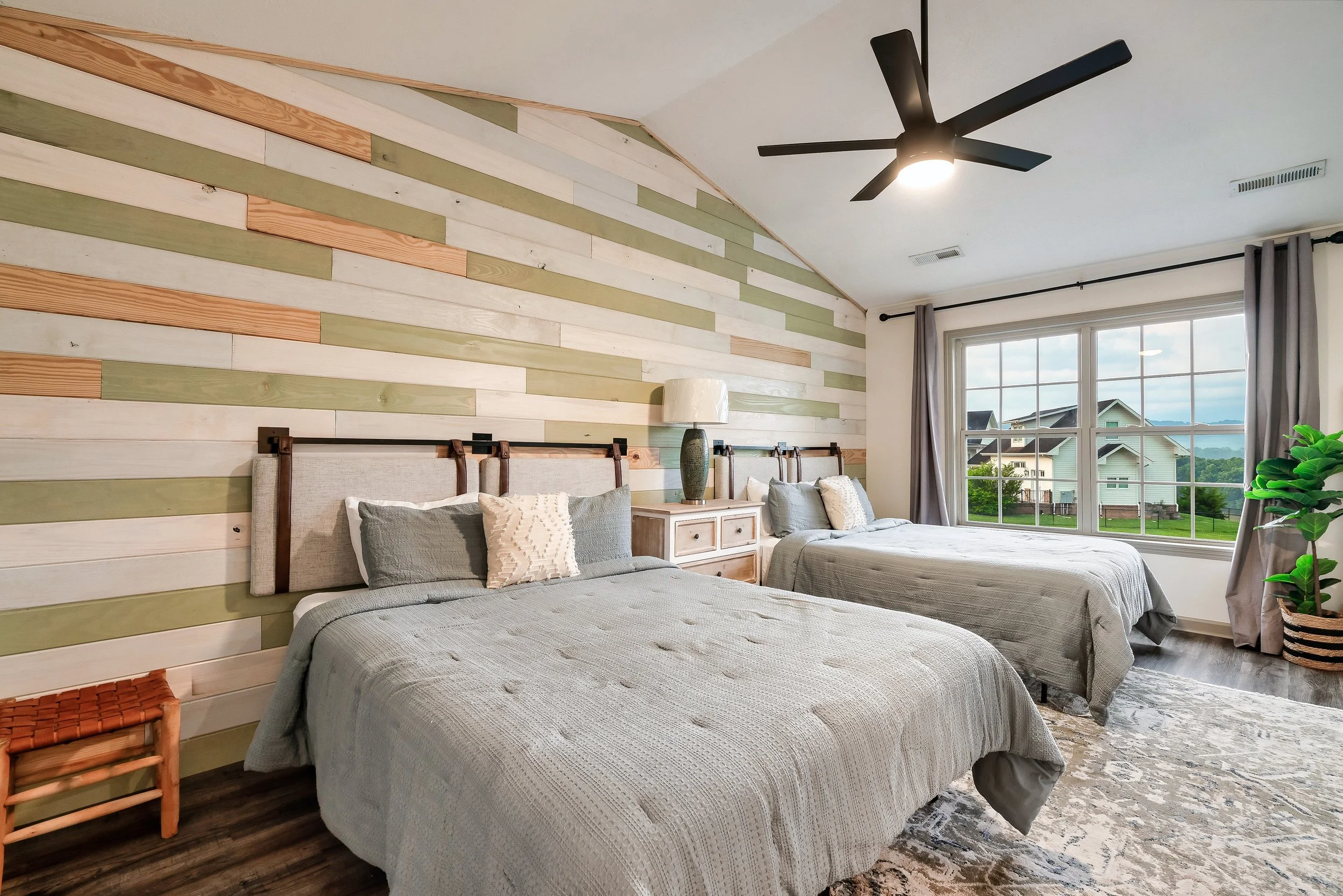 Bedroom 2 Upper Level- Twin Smoky Lodge.jpeg