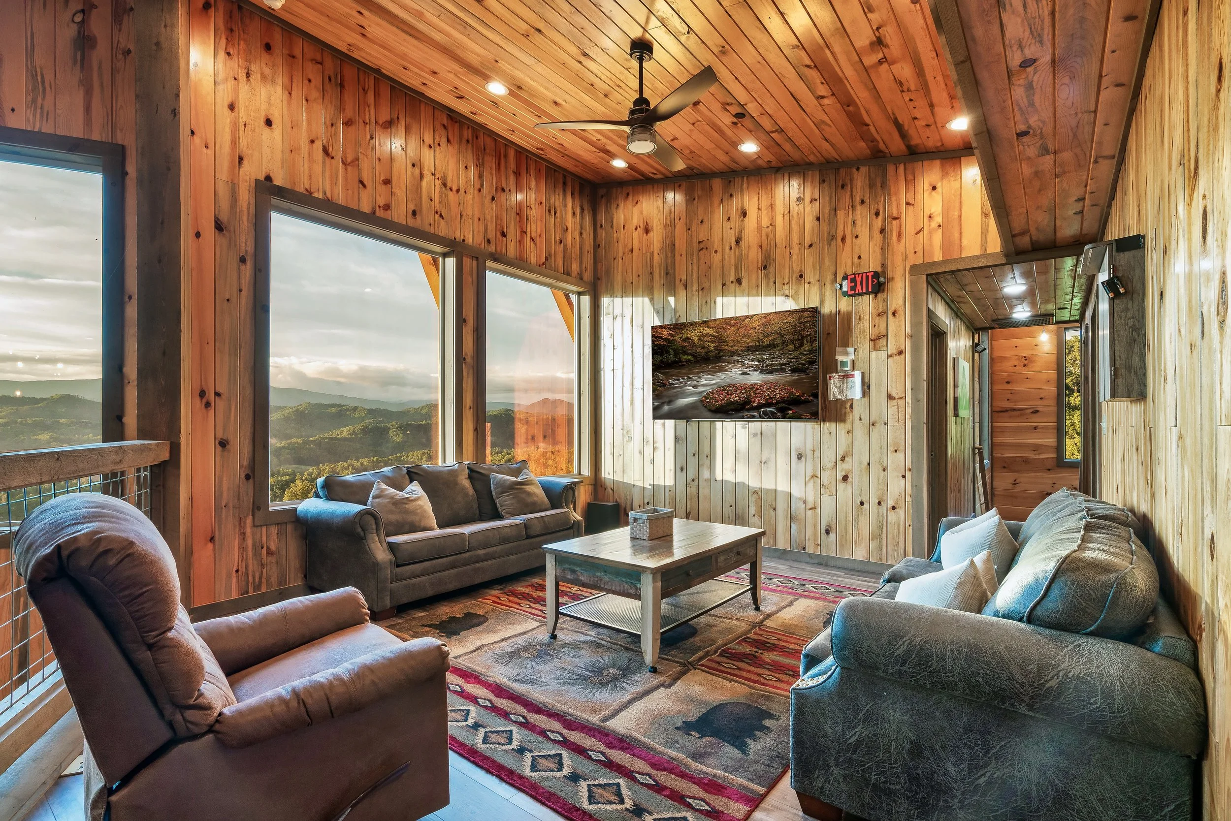 Family Room- Sky River Lodge.jpeg