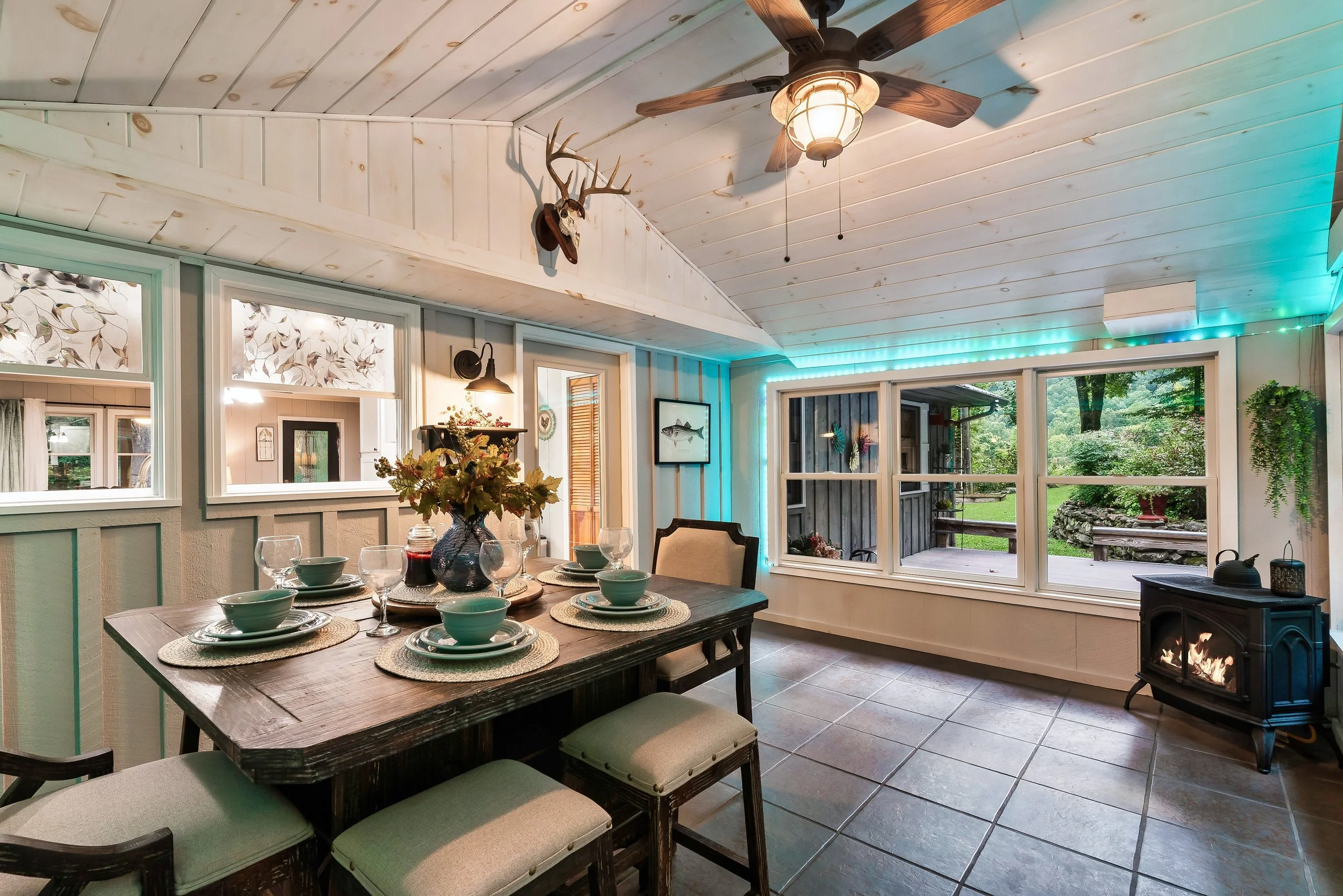 Sun Room/Dining Area- Peace In The Valley.jpeg