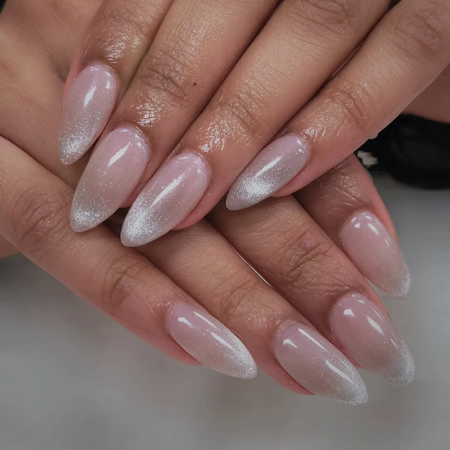 Silver cat's eye on pink 💗 
#gelx #softgel #catseye #almond #wedding #cateyenails💅