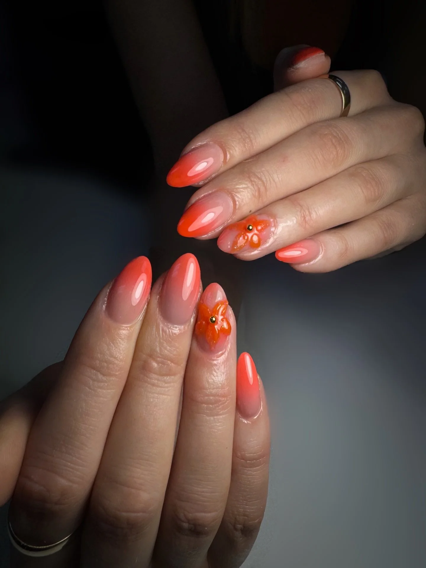 Natural pink-orange ombre with 5D flowers 

#royalnails_beauty #kelstomall