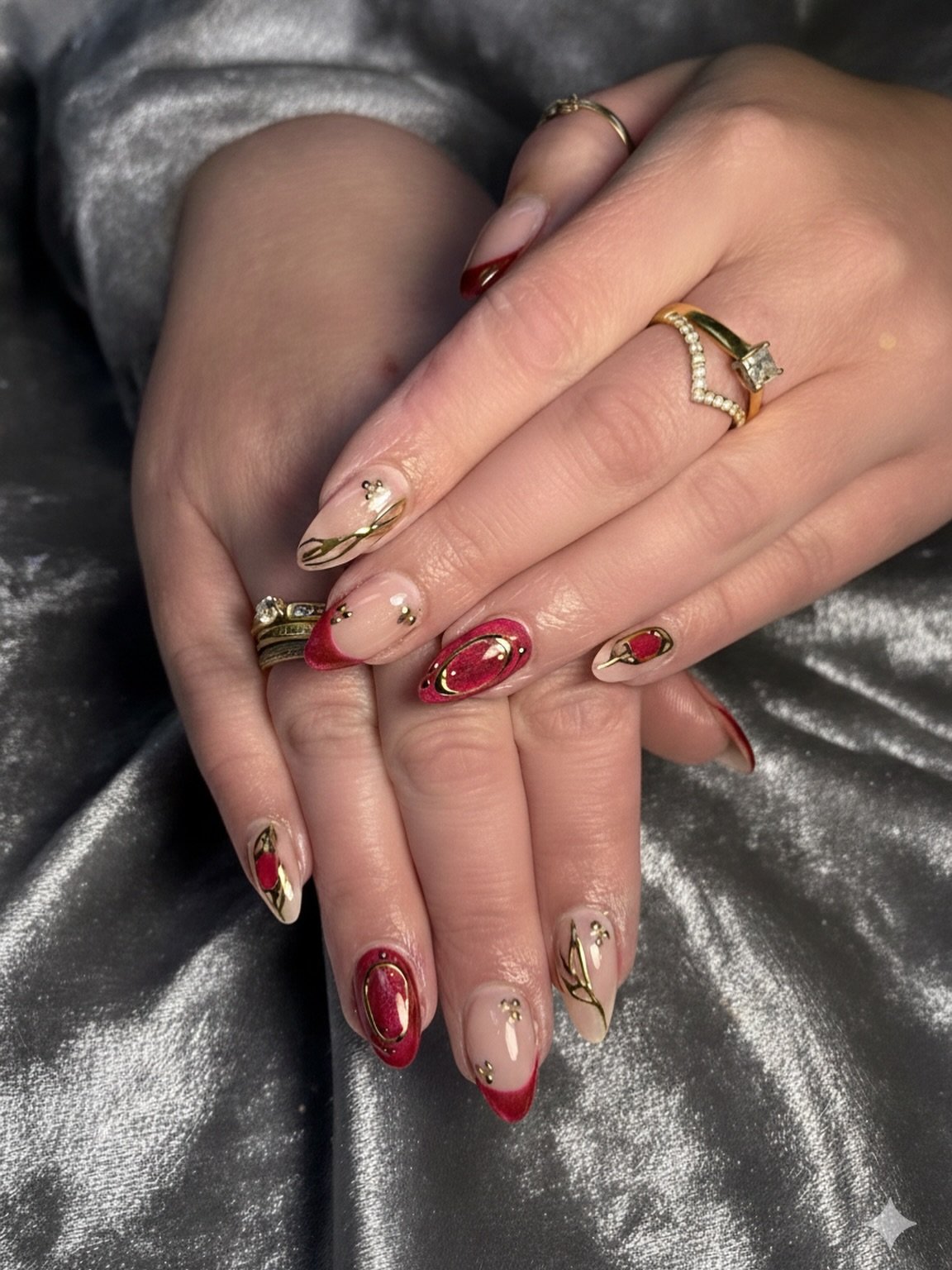 Freestyle mixed with #cateyes #chrome #french #lines 💅💅💅