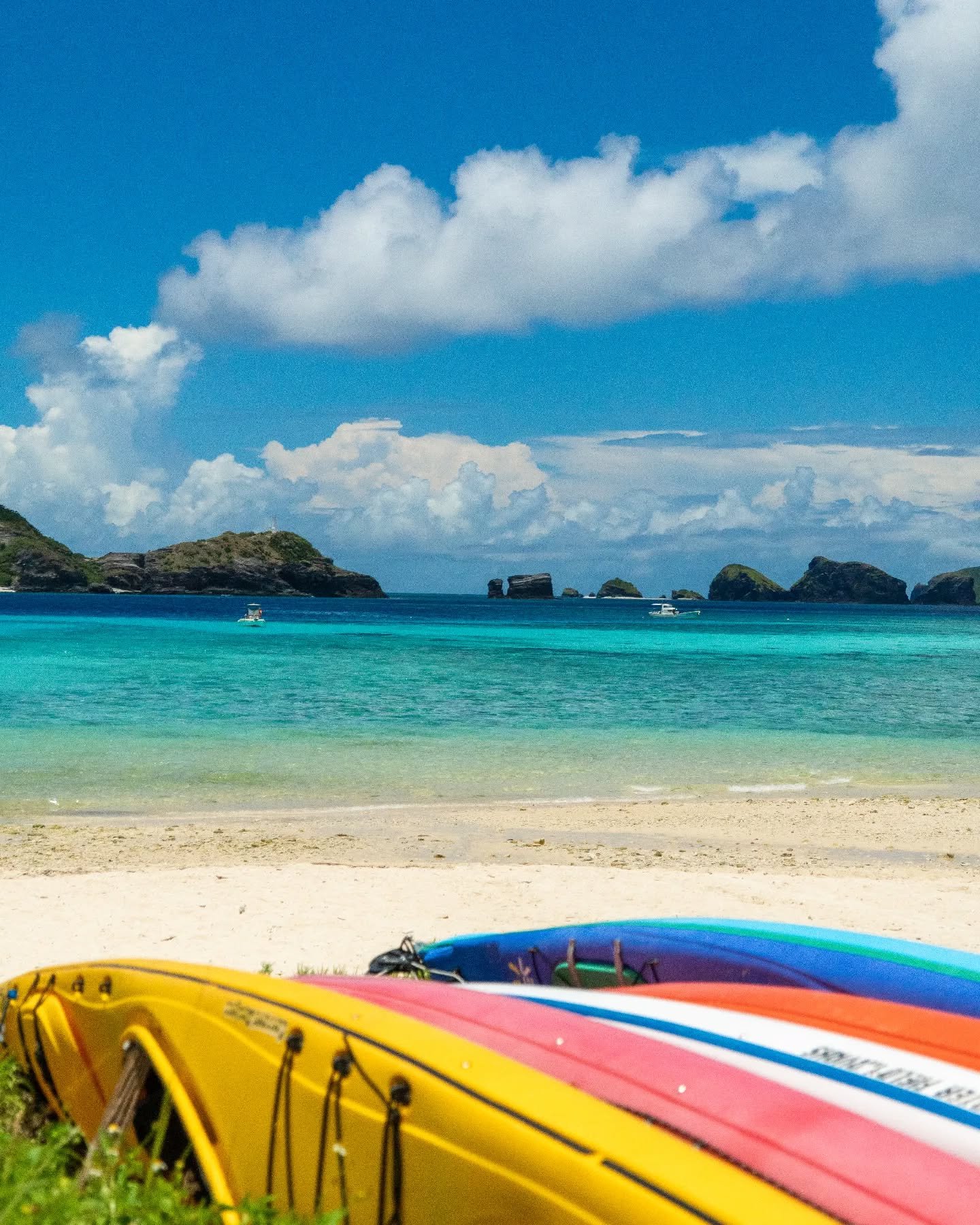 阿真ビーチ/Ama beach

満潮時にはウミガメ遭遇率90％と言われています
サップをしながらウミガメ探索はどうですか？ 

遠浅なのでお子様がいる
ファミリーにもおすすめのビーチ

#阿真ビーチ  #ケラマブルー  #座間味島  #座間味村