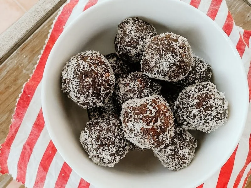 Chocolate Date Balls (Vegan, No Added Sugar)