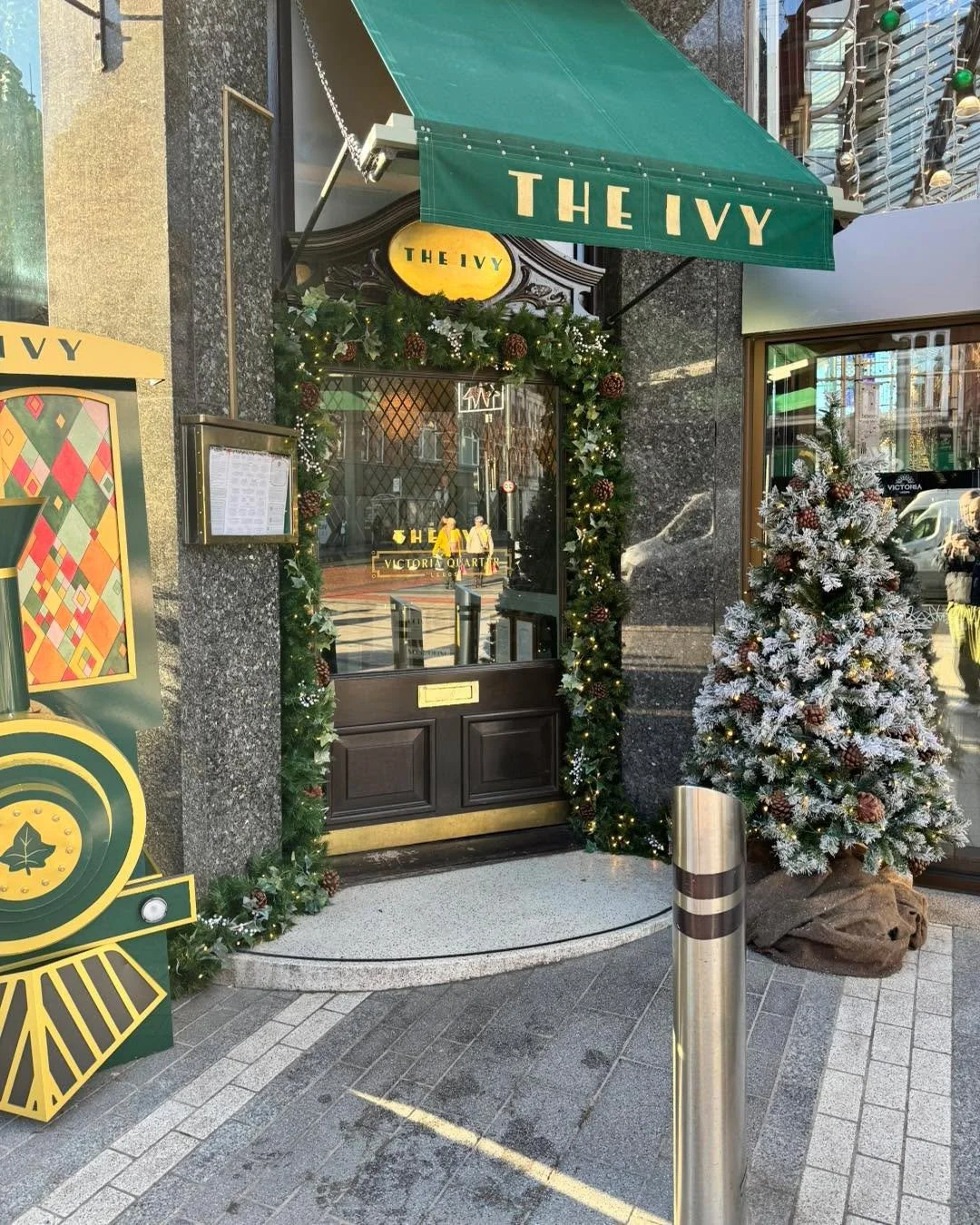 Yesterday I caught up with my good friend and fellow interior designer, ella.dewastneyinteriordesign, at Ivy Asia in Leeds. The interior was super vibrant - a real feast the eyes, and  of course the tummy! #interior #design #interiordesign #kitchen #