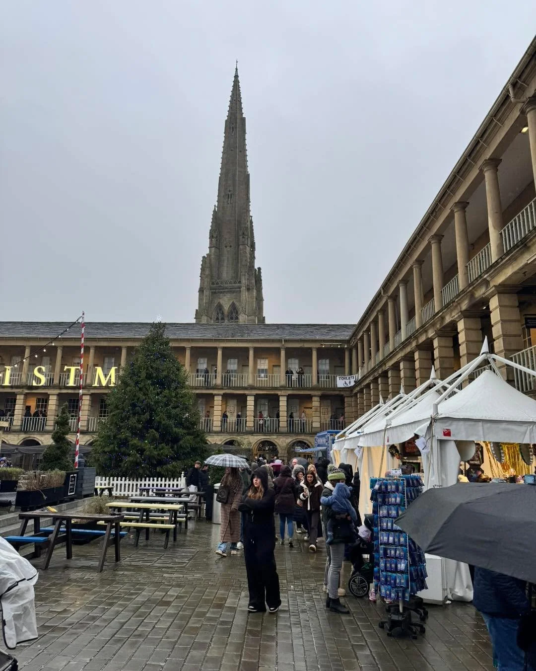 Enjoyed the Christmas market at Halifax&rsquo;s Piece Hall with my lovely friend Sam from bmf_creative_interiors - this 1779 Georgian gem, the last surviving northern 18th-century cloth hall, is absolutely stunning.