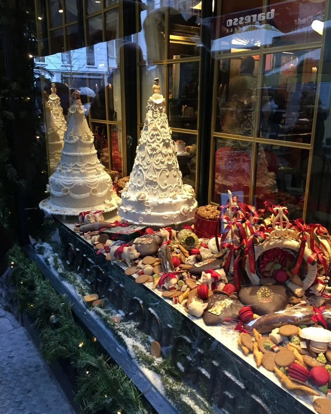 Christmas memories from Copenhagen. Cosy cafes, soft twinkling lights, and a little bit of magic.  #Christmas #christmas2025 #festivevibes #copenhagen #scandinaviandesign #travelreflections