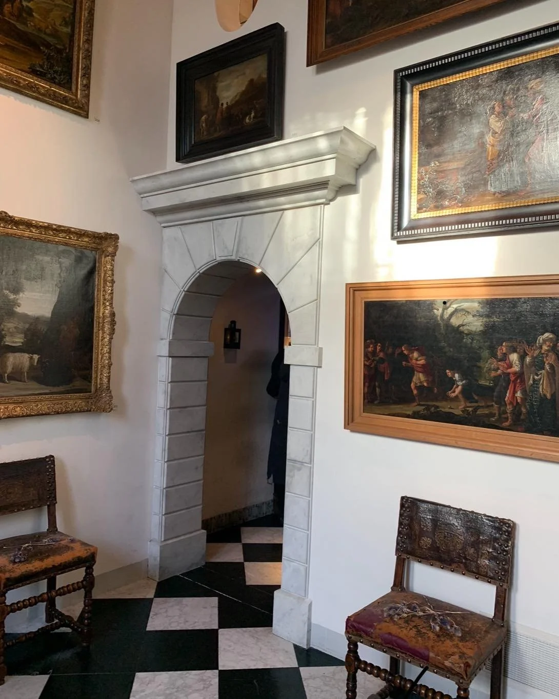 Rembrandt&rsquo;s House - the light, the archway  leading the eye, the way the paintings sit in the space. How a place feels is everything.  #TheDesignary #FromMyArchive #interiordesign #feelinginspired #amsterdam