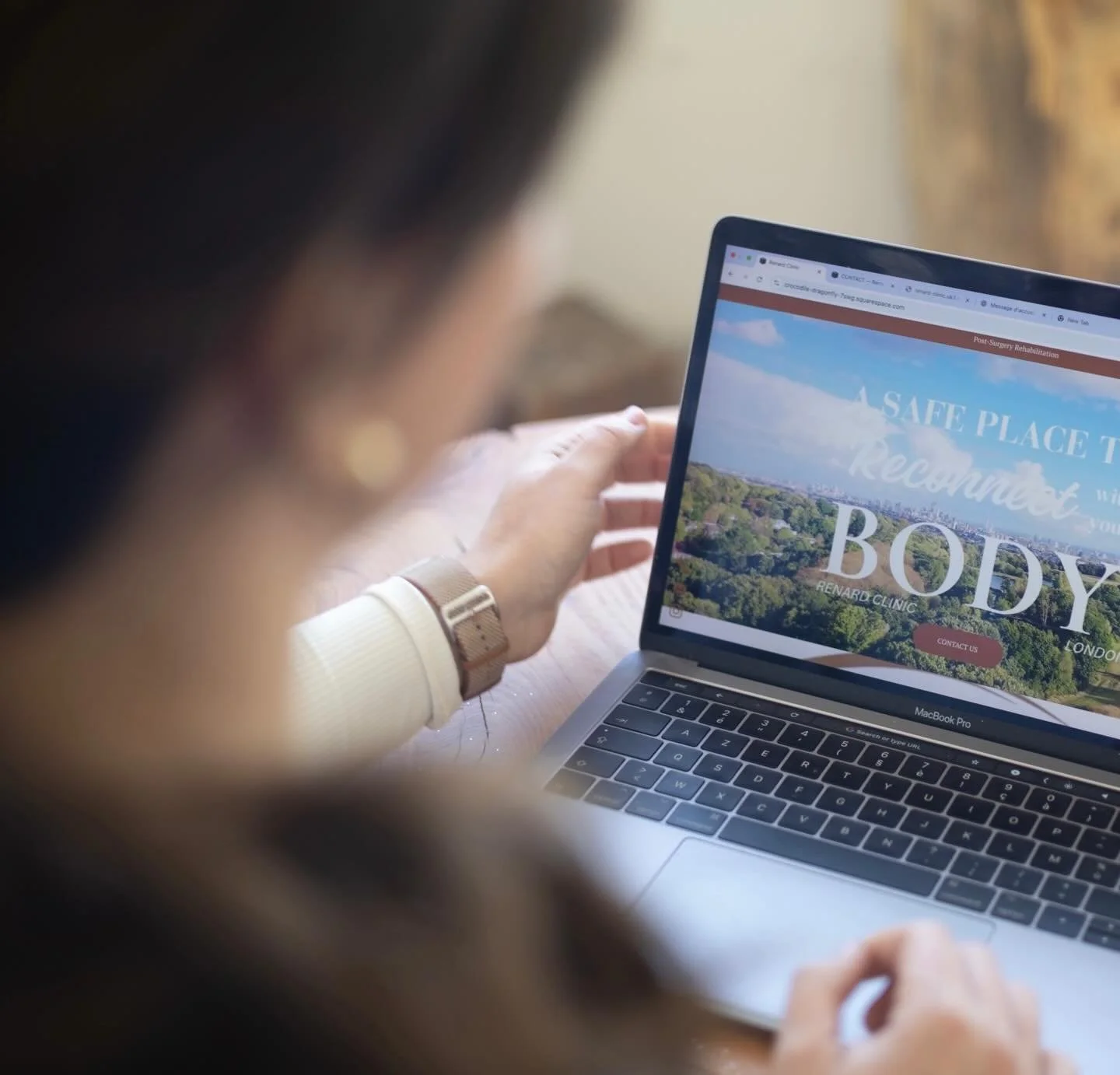 Une page se tourne, un nouveau chapitre commence...
Renard Clinic arrive tr&egrave;s bient&ocirc;t.
Restez connect&eacute;s 🧡

#RenardClinic #PelvicHealth #PhysioLondon
#P&eacute;rin&eacute;e #PelvicFloorPhysio #WomenHealth
#MSKPhysio #LondonLife #r