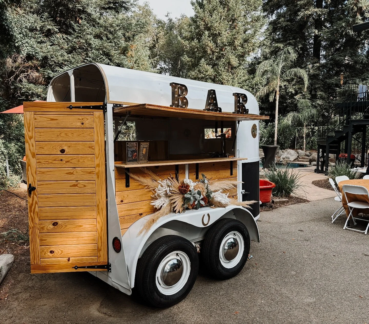 Let&rsquo;s party. 🥂 
&bull;
&bull;
&bull;
#mobilebar #mobilehorsetrailerbar #mobilebartender #party #eventvendor #vendor #granitebay #sacramento #california #events #thecedarwagon #thecedarwagonco