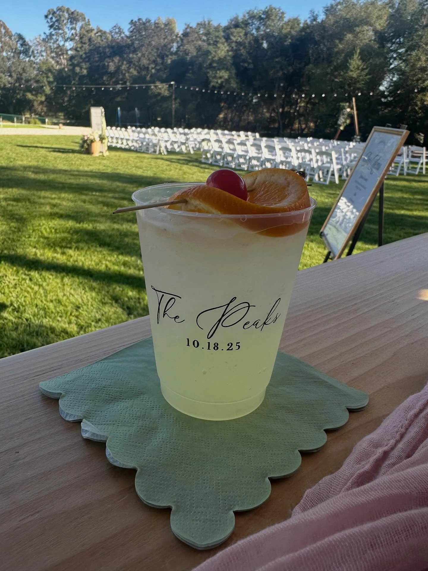 Signature cocktails. Sunset toast. Memories on draft. 🌿✨
&bull;
&bull;
&bull;
#thecedarwagon #sipsiphooray #thecedarwagonco #backyardwedding #vibes #roseville #placer #hisandhers #signaturedrinks #wedding #vendor #fyp #local #smallbusiness #mobileba