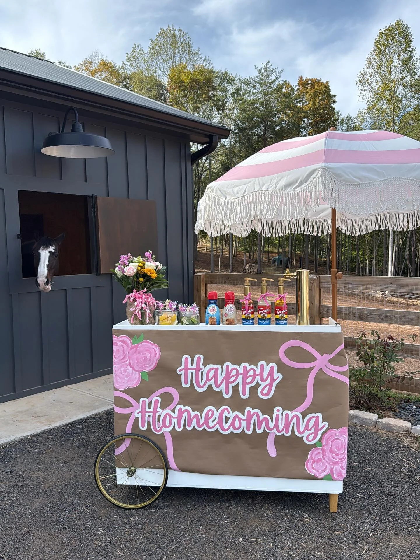 HAPPY HOCO! Dirty sodas, done peachy style! Zero alcohol, all sass&mdash;Just ask Athena! 🐴🥤💖

💌 Book us for your next event at the link in our bio! ✨