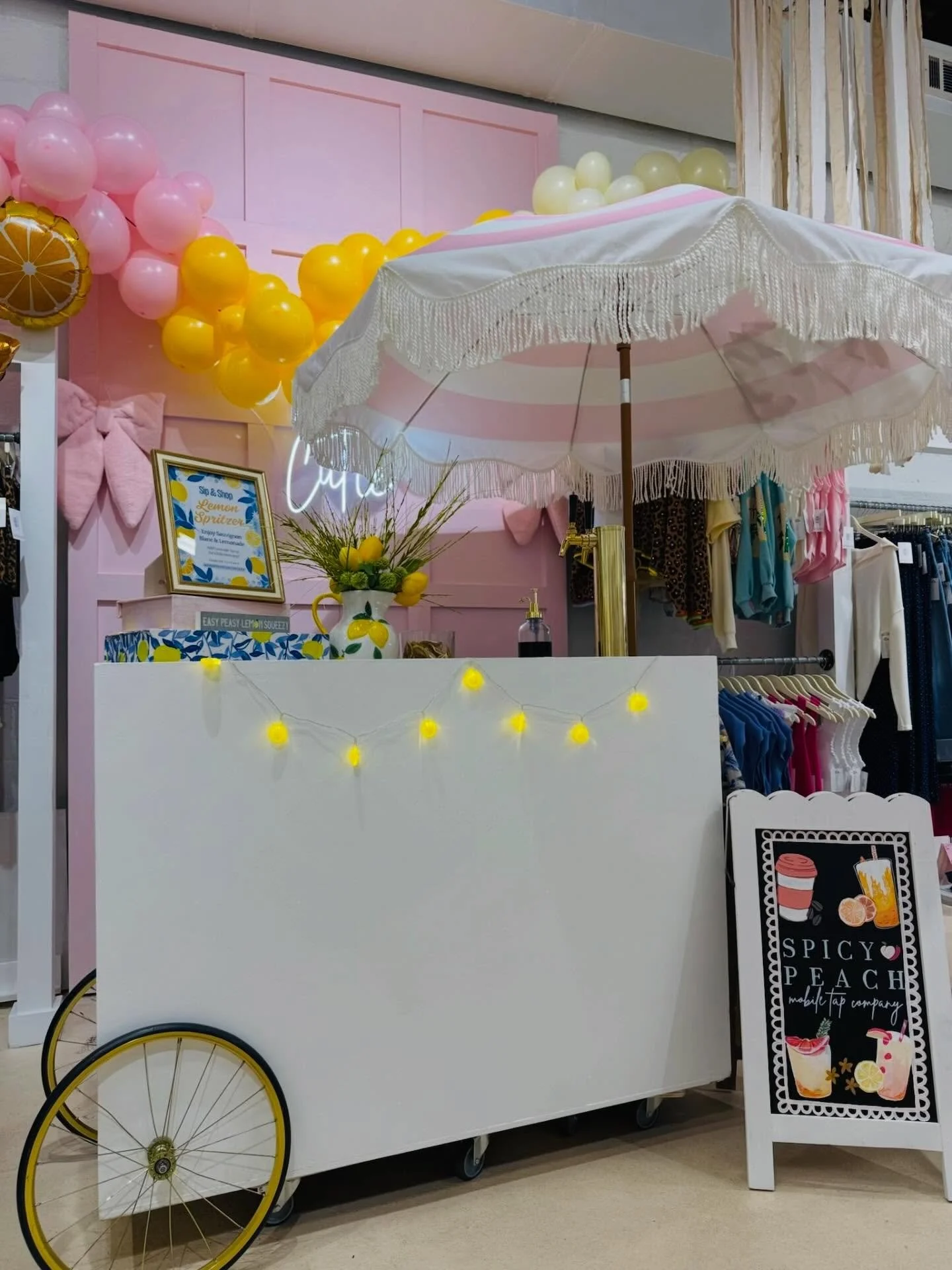 Sippin&rsquo; on lemon spritzers &amp; shopping for something sweet&mdash;the perfect Spicy Peach combo 🍋🛍️✨