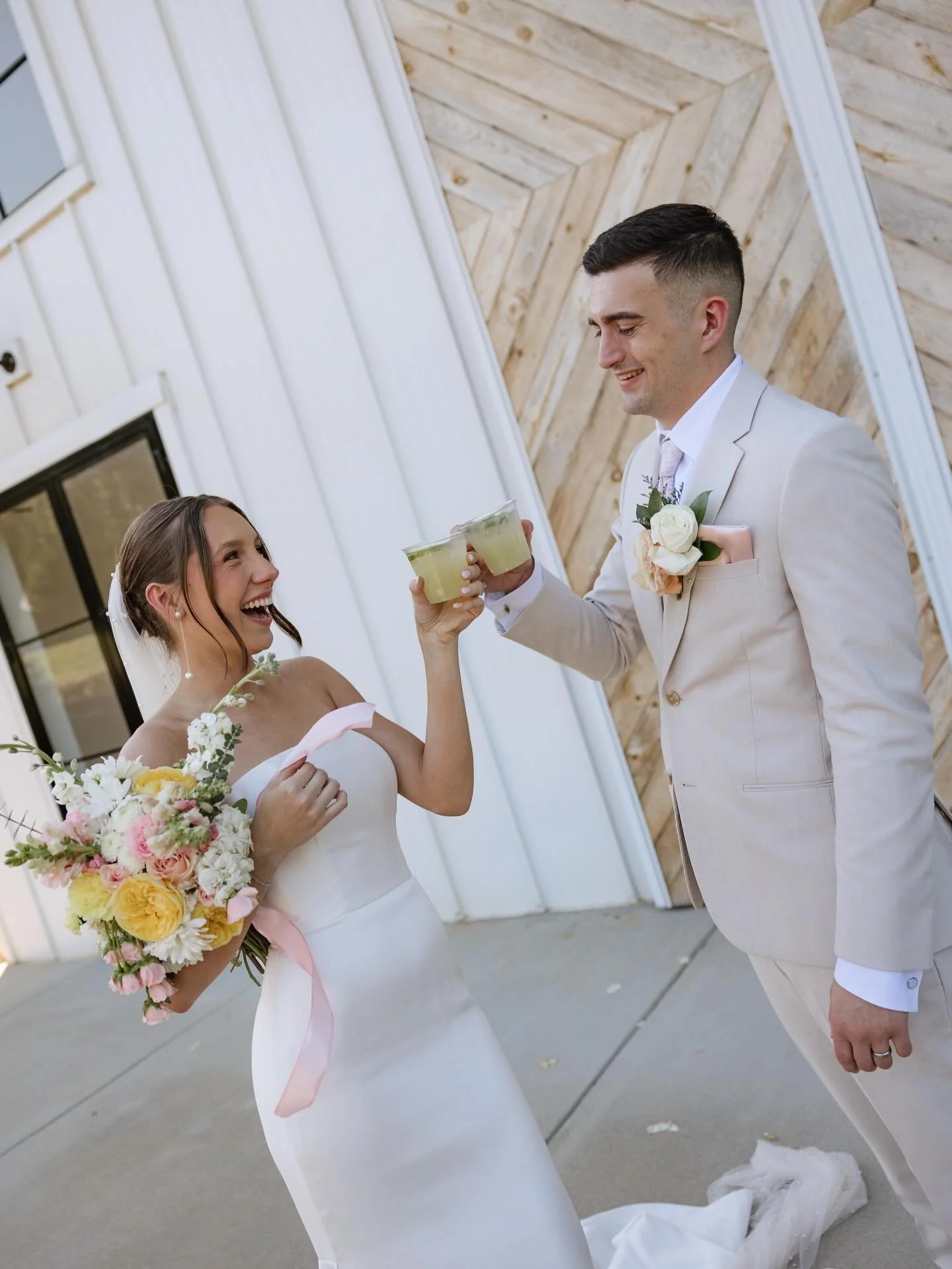 What it looks like when Miss Peach is pouring the signature cocktails 💒💍🍑 

Cheers to the most beautiful bride &amp; groom! 

Introducing&hellip;.MR. &amp; MRS. WOLLES! 🥂