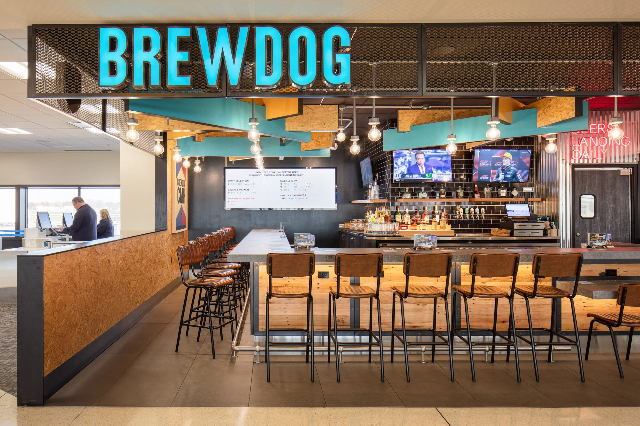 Brew-Dog-Columbus-Airport-Drew-Lehman-07.JPG