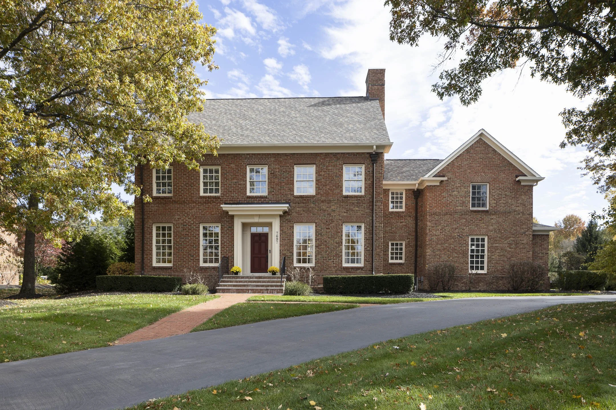 7697 Somerly Ct-002.jpg