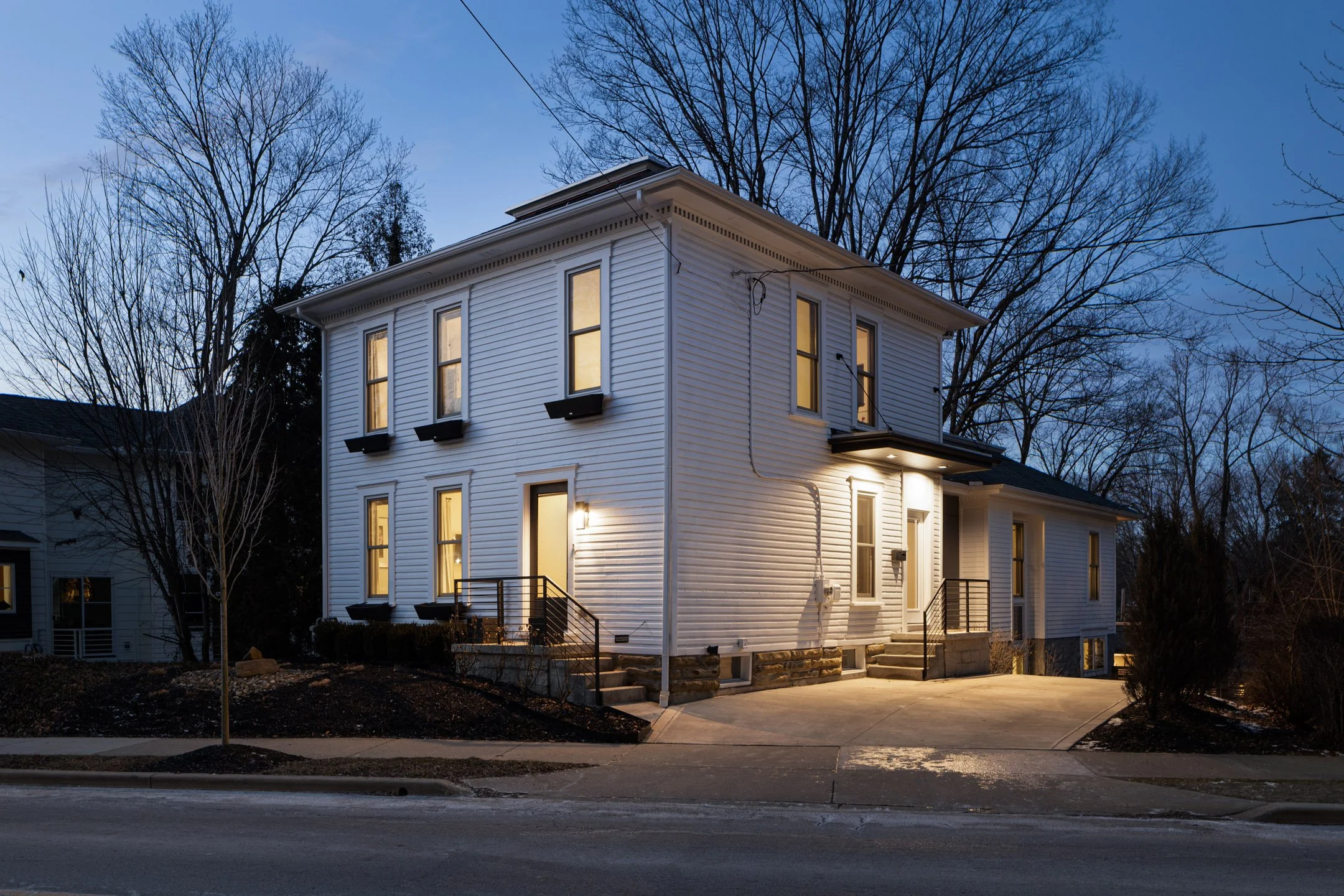 442 E Broadway-001.JPG