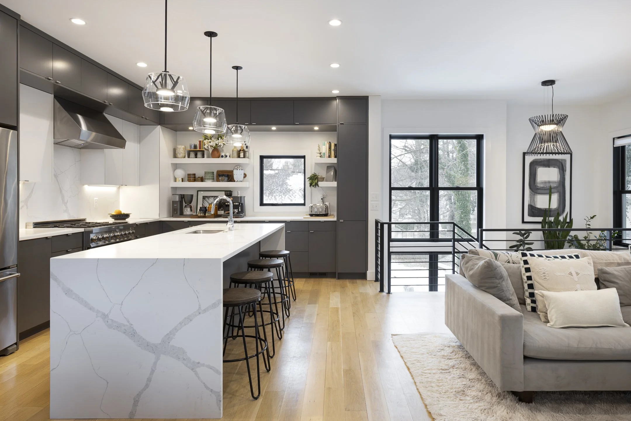 442 E Broadway-009.jpg