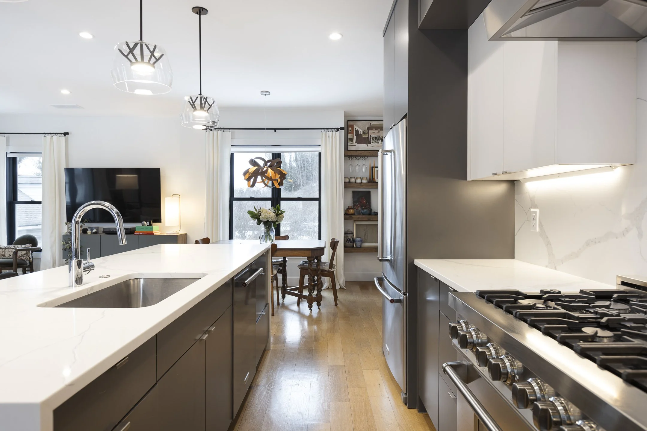 442 E Broadway-014.jpg